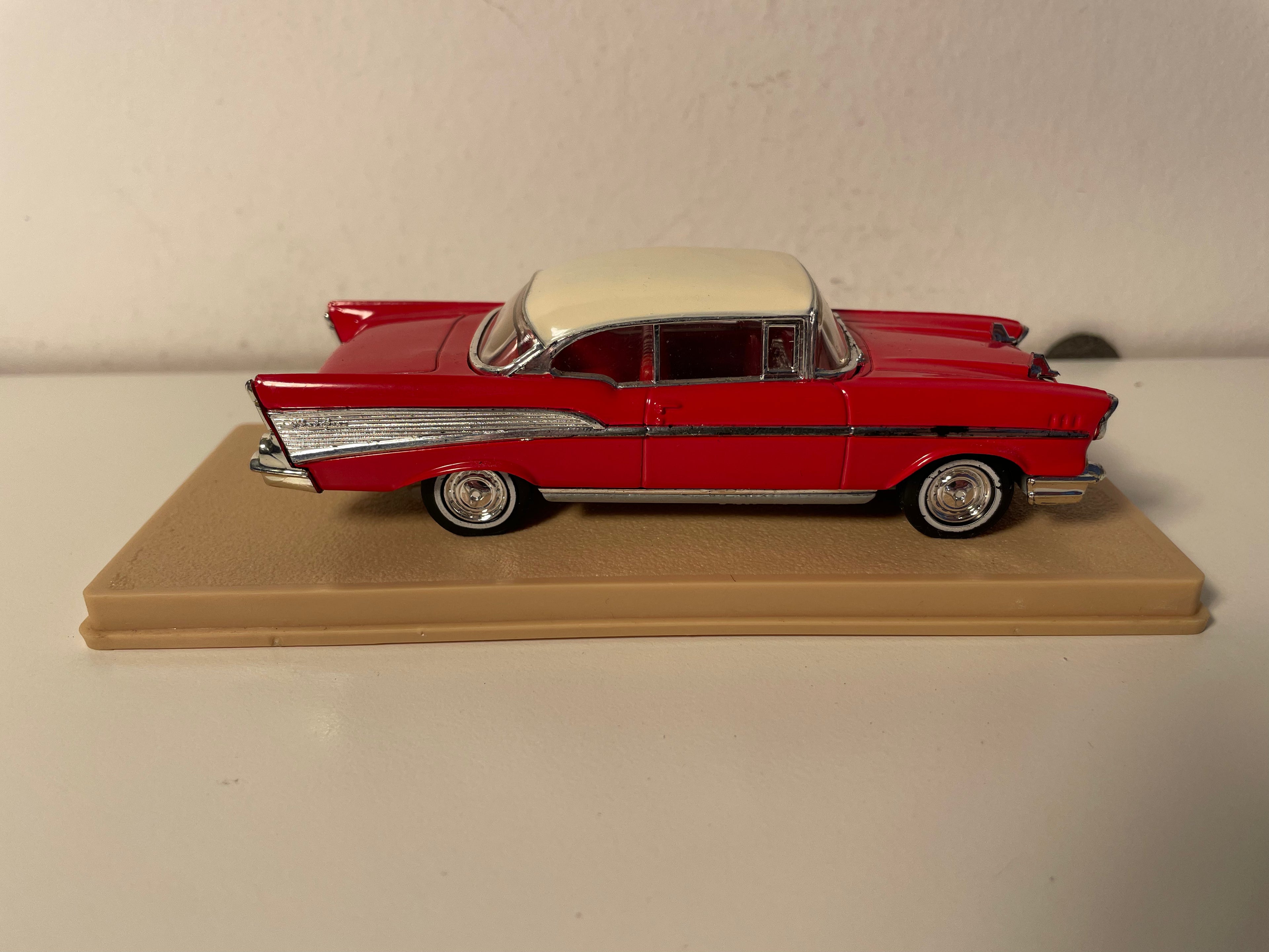 Chevrolet Bel-Air Sport Coupé czerwony - Dinky - Matchbox
