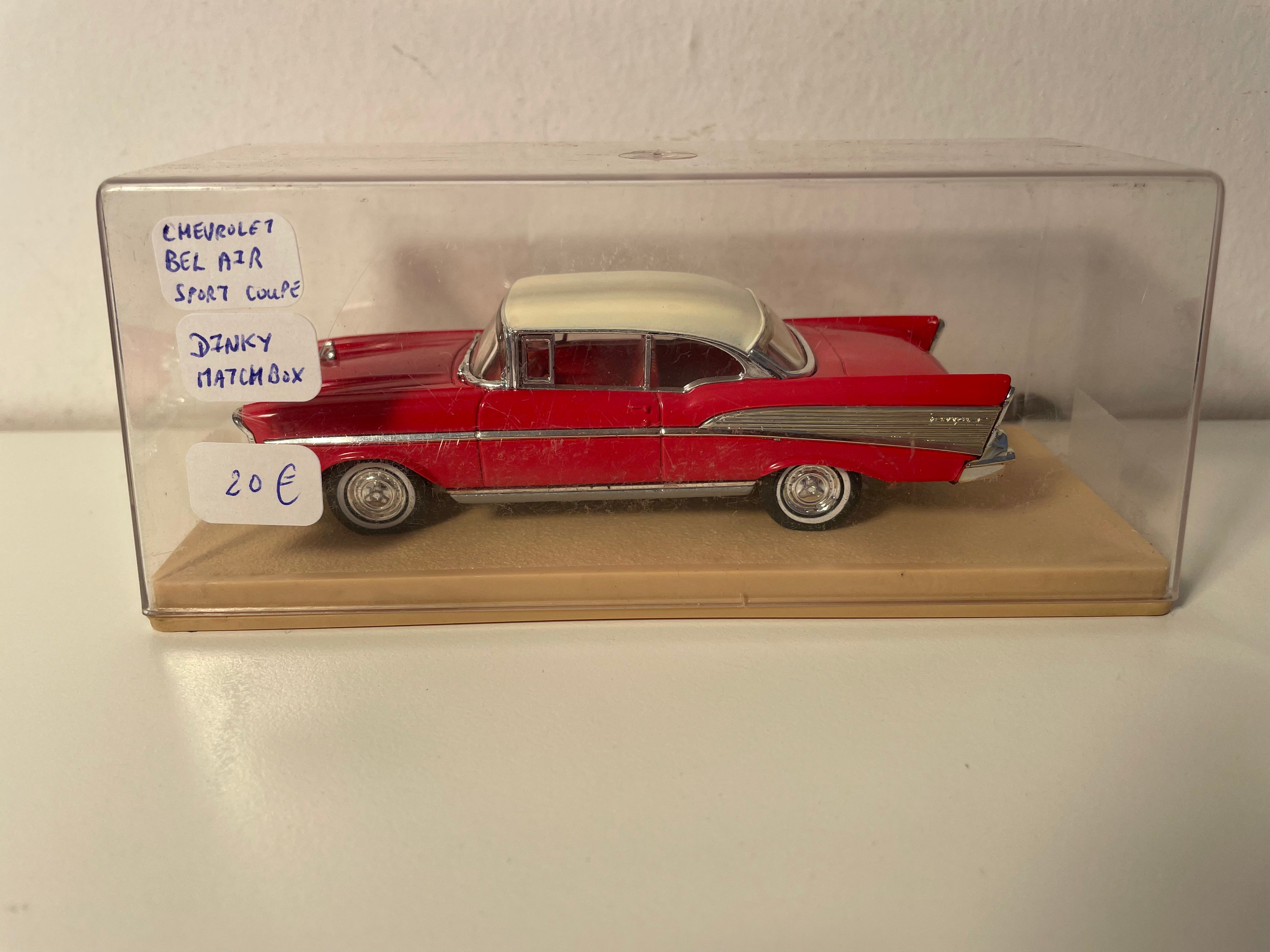 Chevrolet Bel-Air Sport Coupé czerwony - Dinky - Matchbox
