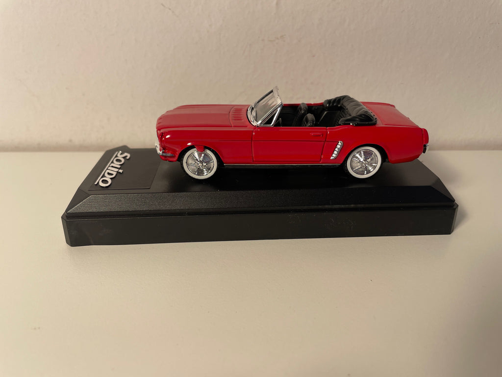 Ford Mustang rouge de 1964 - Solido référence 4540 (voiture amèricaine)