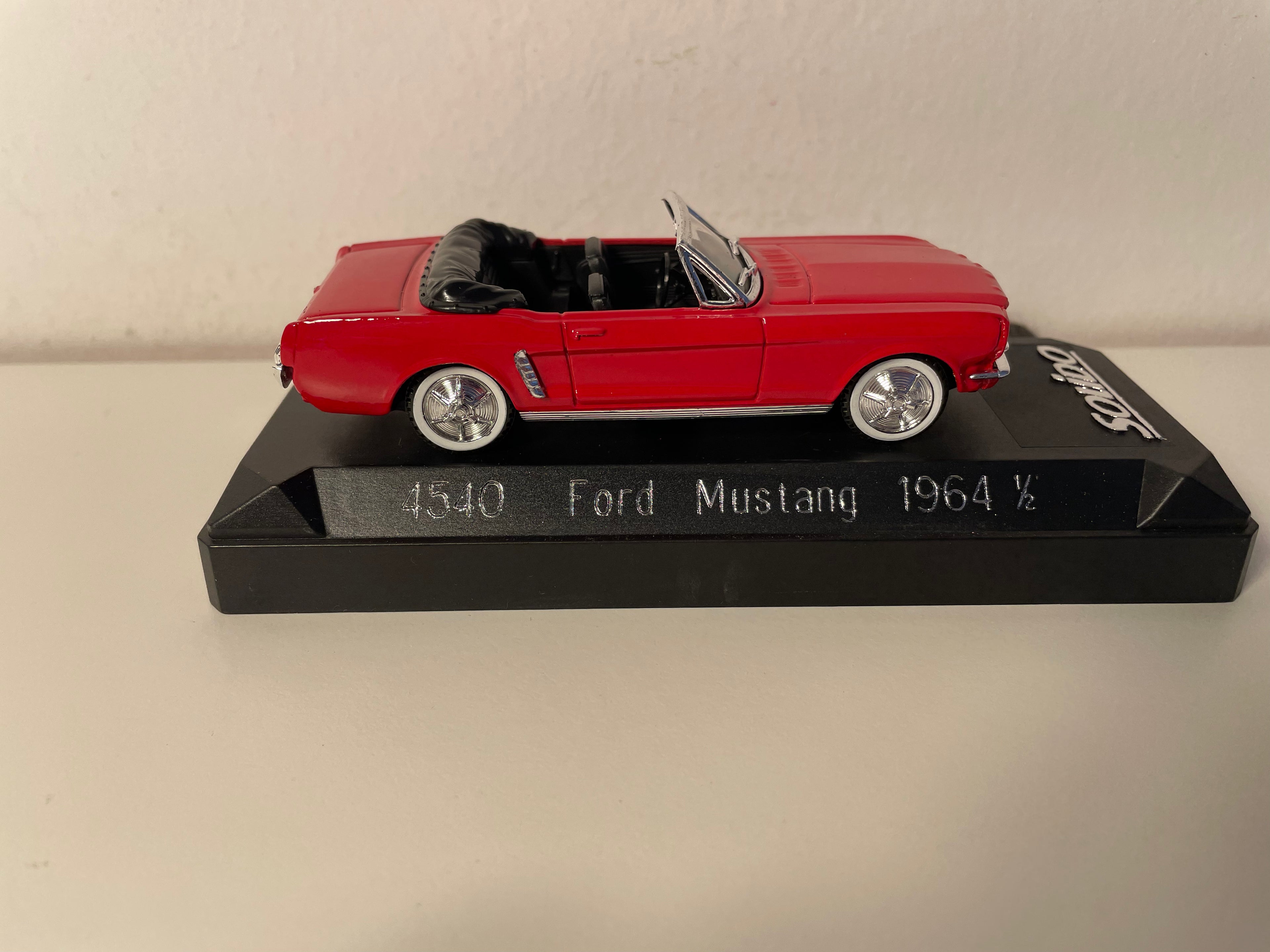 Ford Mustang rouge de 1964 - Solido référence 4540 (voiture amèricaine)