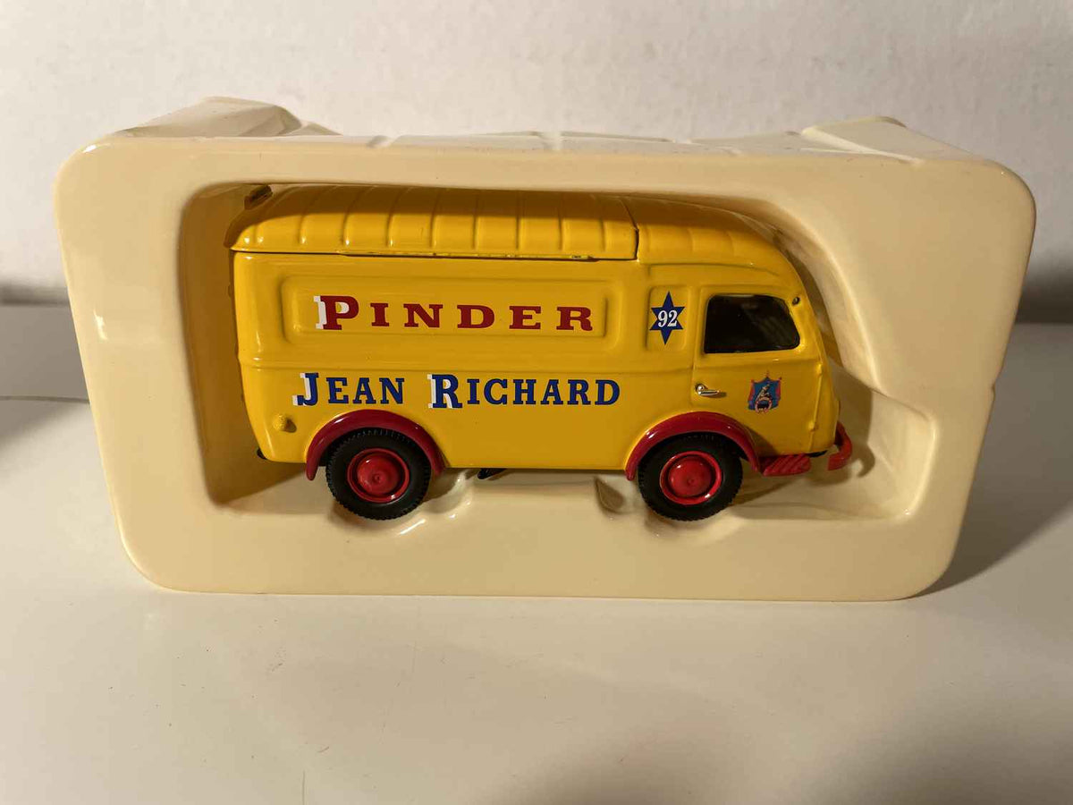 Renault 1000 Kg giel PINDER - Jean Richard - CORGI