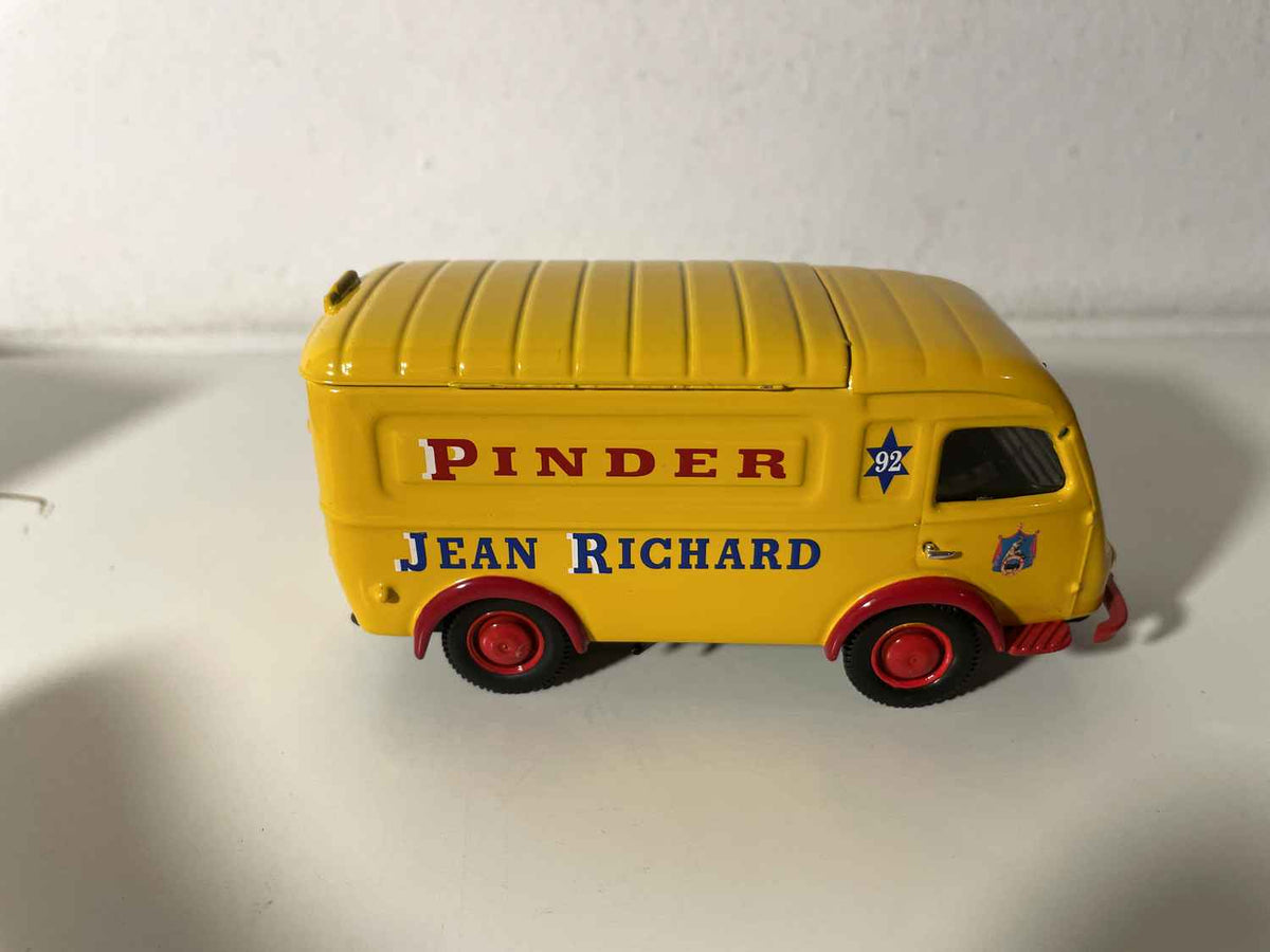Renault 1000 Kg giel PINDER - Jean Richard - CORGI