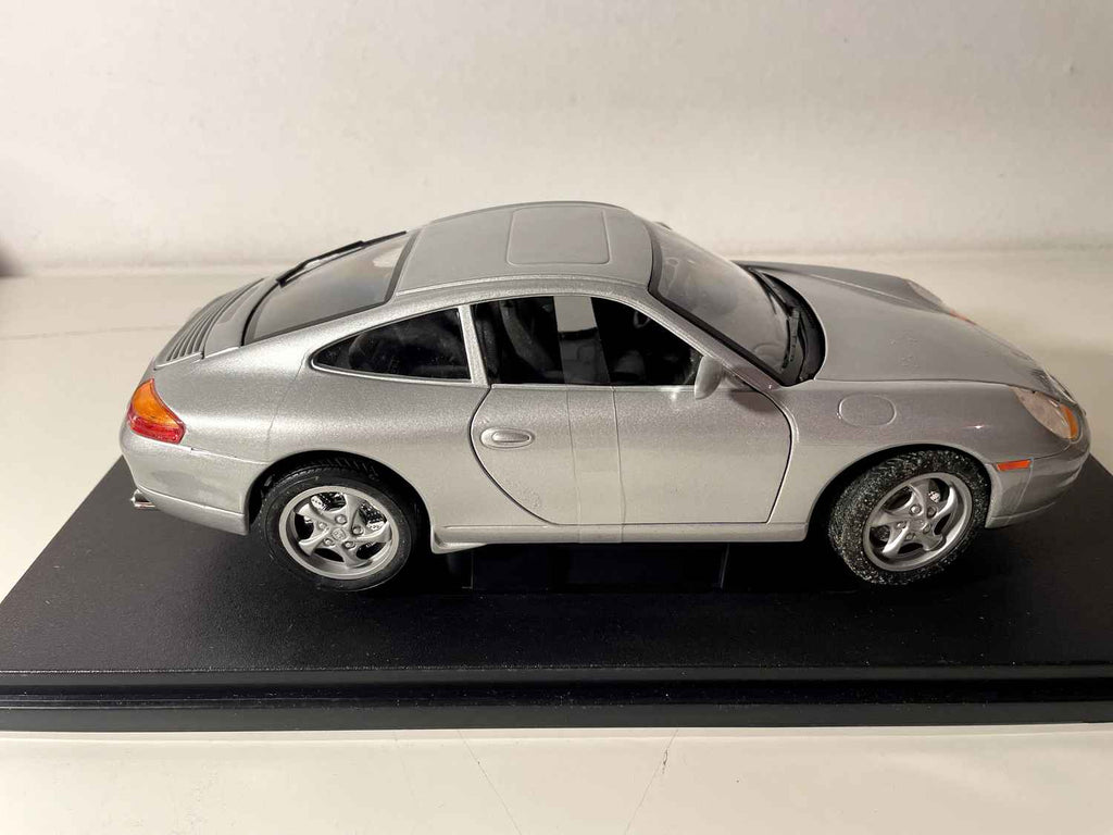 Porsche 911 (996) Grau von 1997 - WELLY (Maßstab: 1/18)