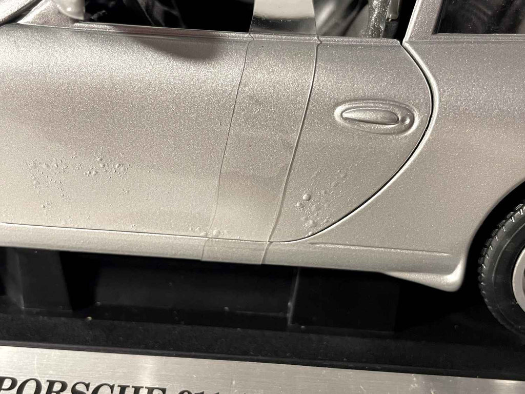 Porsche 911 (996) Grau von 1997 - WELLY (Maßstab: 1/18)