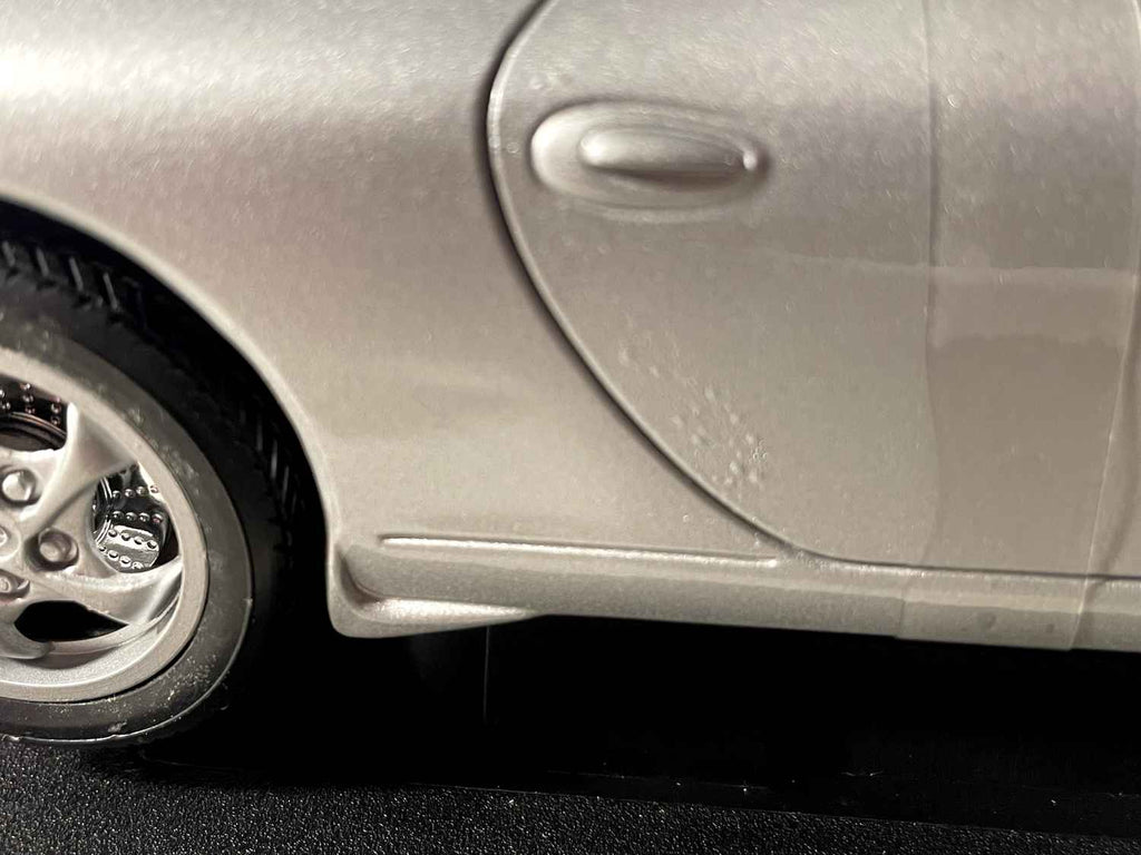Porsche 911 (996) Grau von 1997 - WELLY (Maßstab: 1/18)
