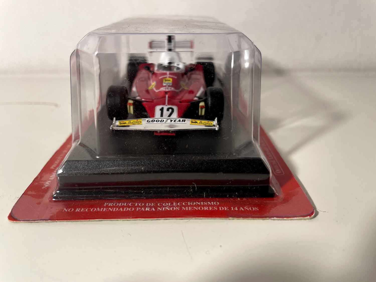 Ferrari 312T rouge et blanche numéro 12 de 1975 - Formule 1 - Niki Lauda