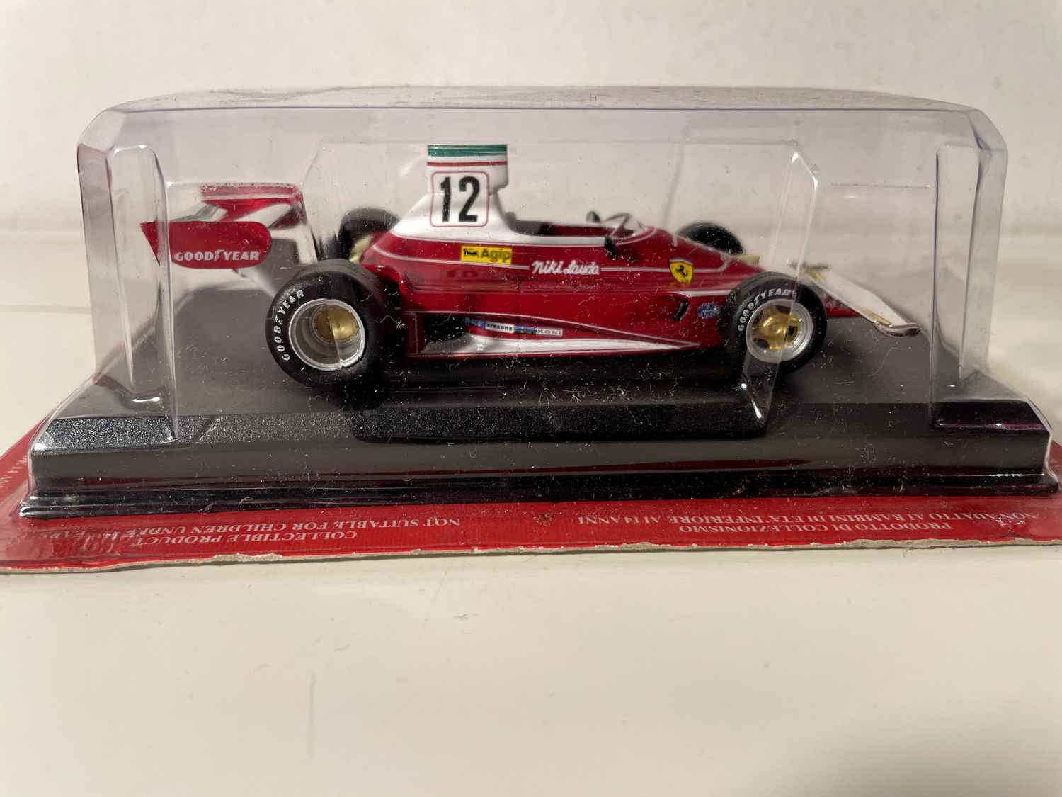 Ferrari 312T rouge et blanche numéro 12 de 1975 - Formule 1 - Niki Lauda