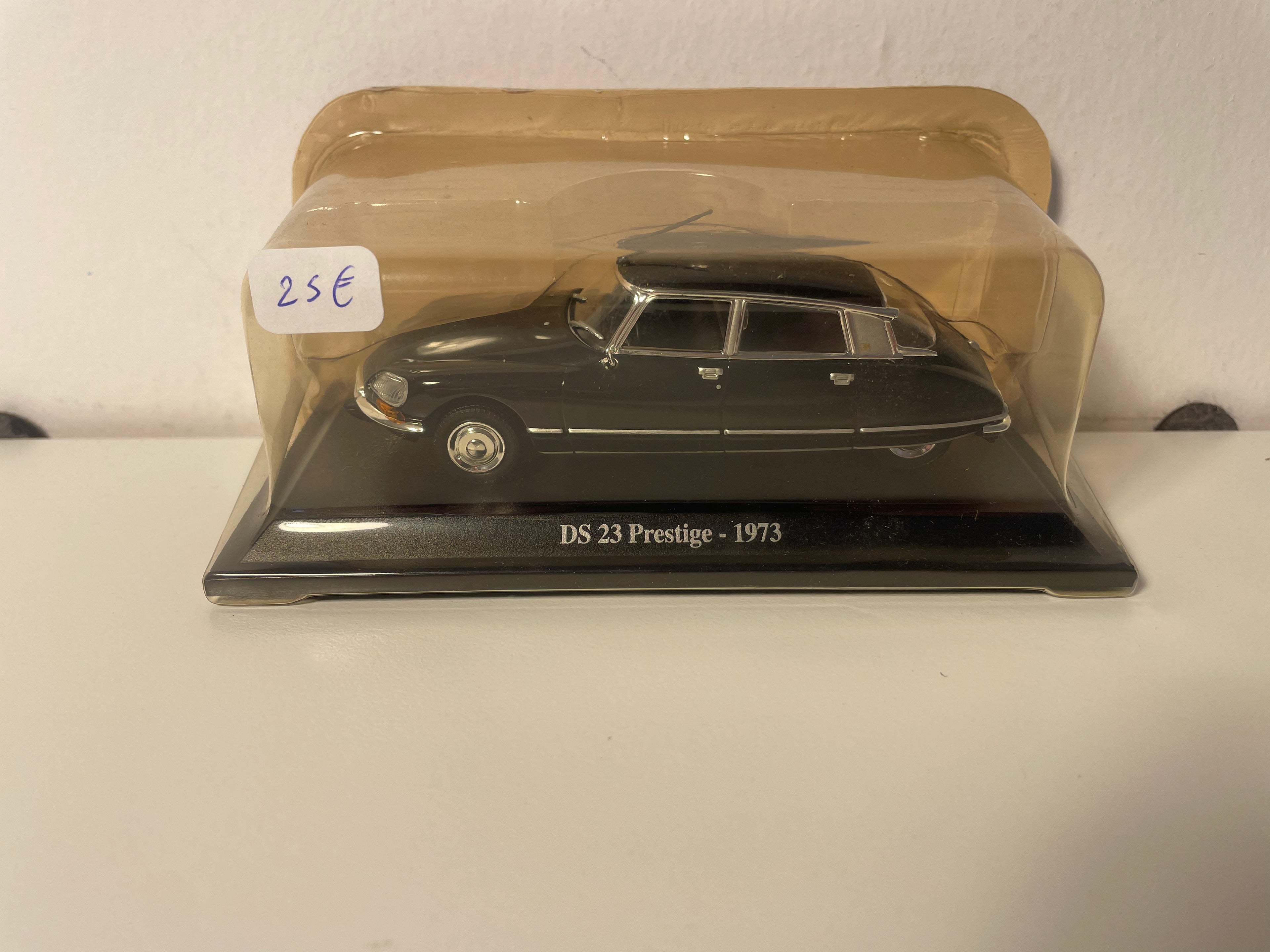 Citroën DS 23 Prestige negra de 1973 (en blíster)