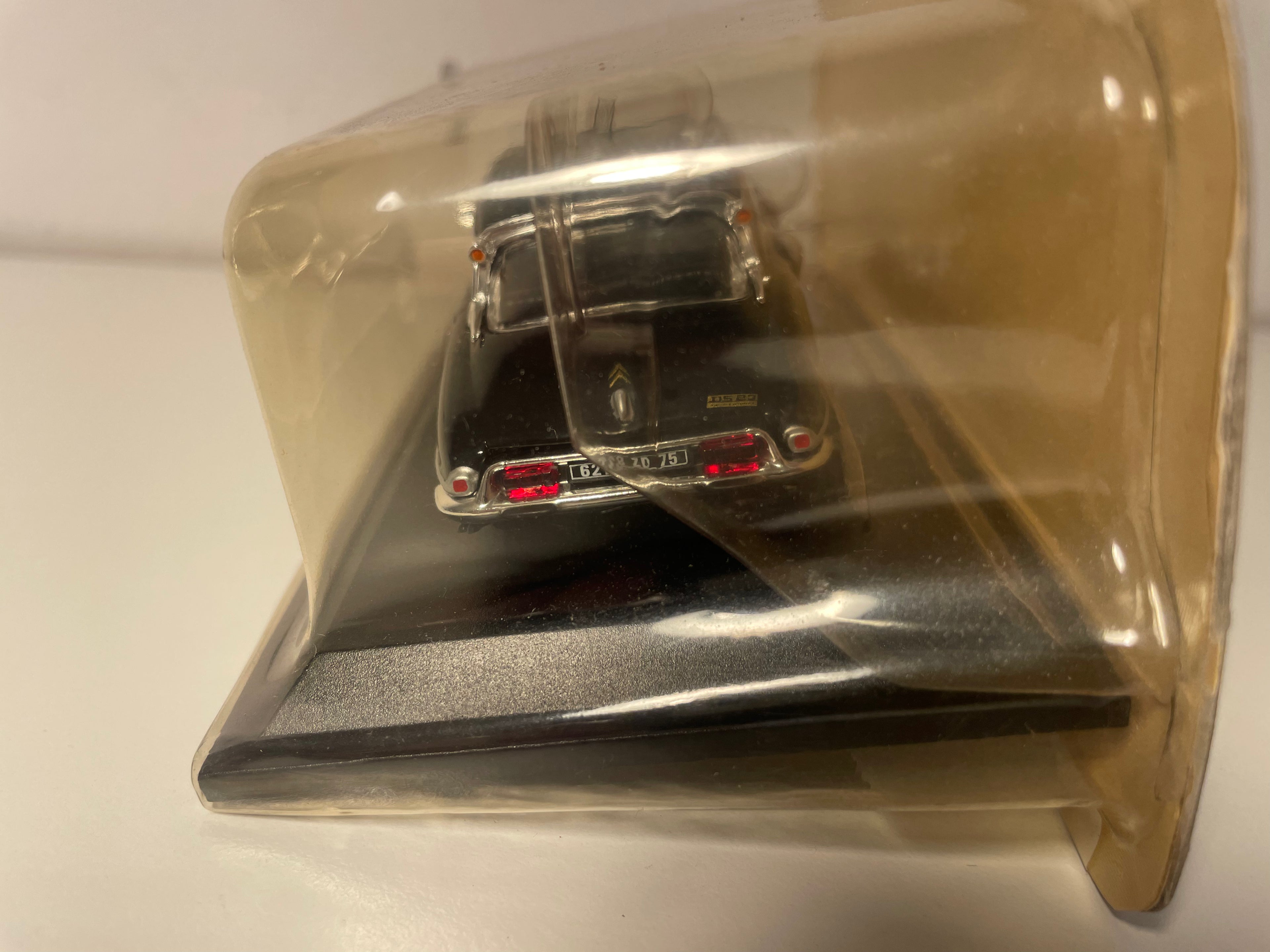 Citroën DS 23 Prestige negra de 1973 (en blíster)