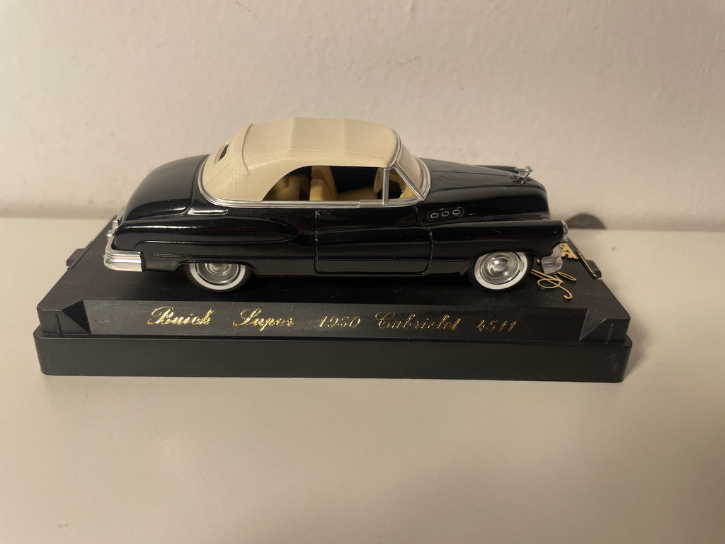 Buick Super kabriolet czarny z beżowym dachem z 1950 roku - Solido nr 4511 (samochód amerykański)