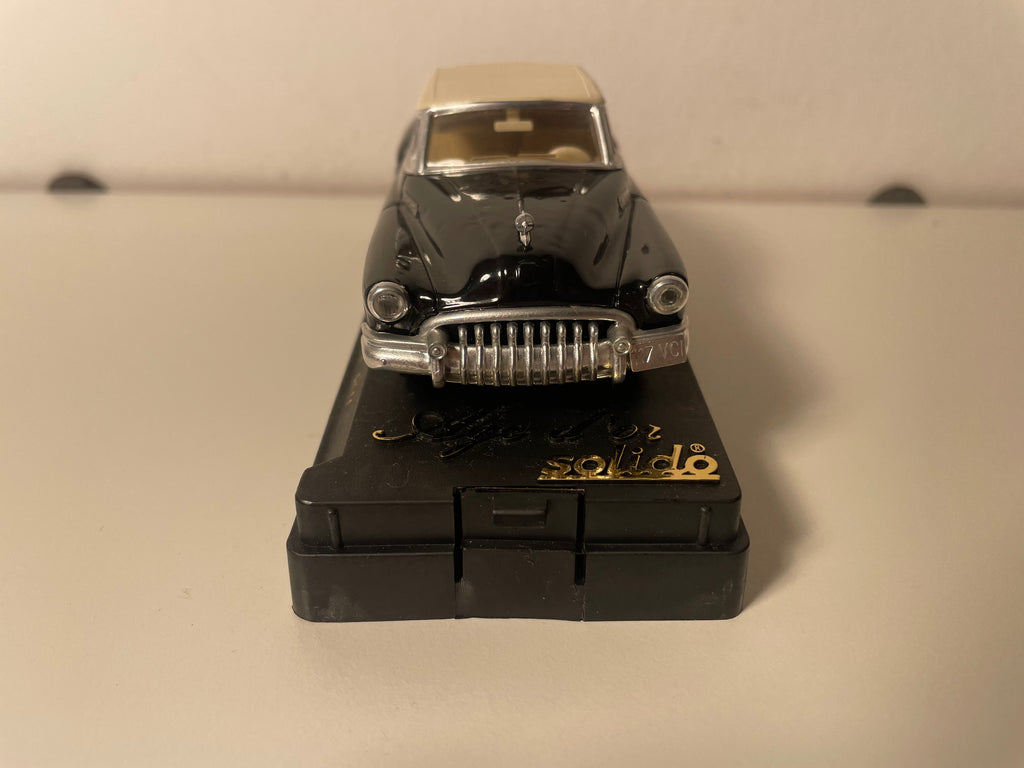 Buick Super kabriolet czarny z beżowym dachem z 1950 roku - Solido nr 4511 (samochód amerykański)