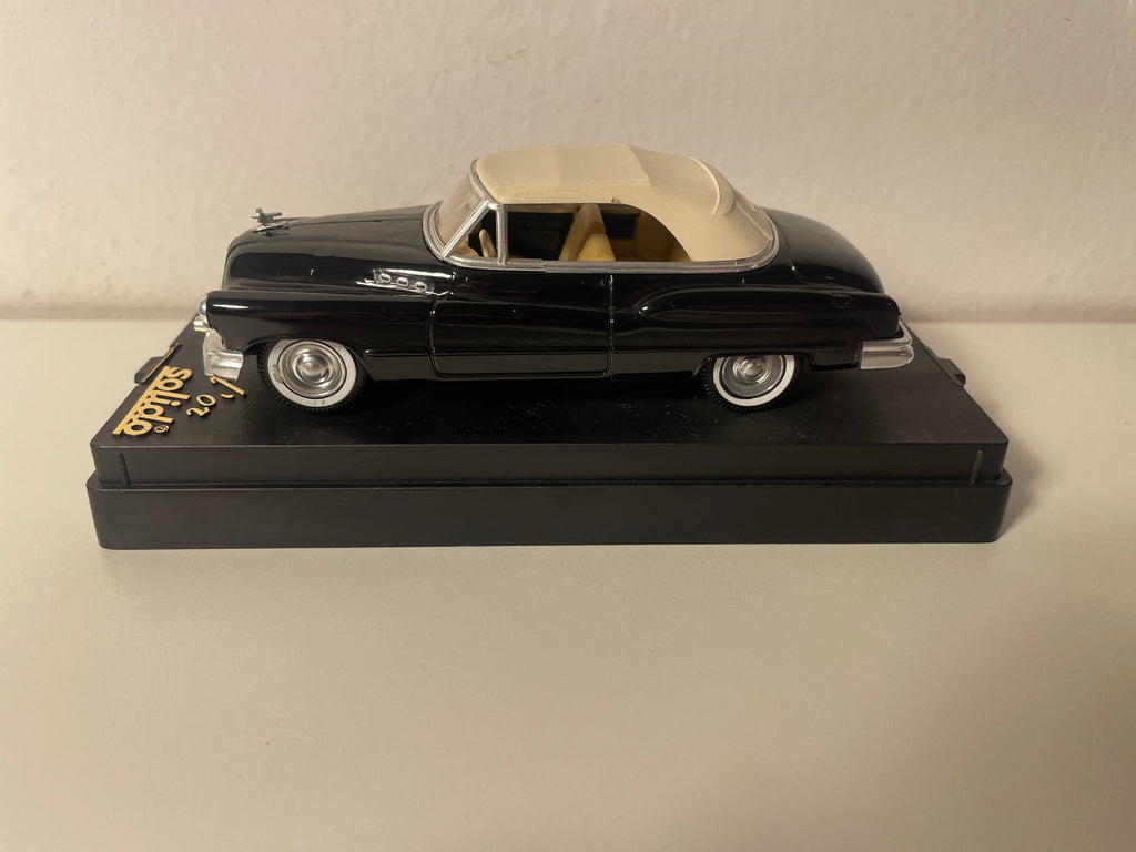 Buick Super kabriolet czarny z beżowym dachem z 1950 roku - Solido nr 4511 (samochód amerykański)