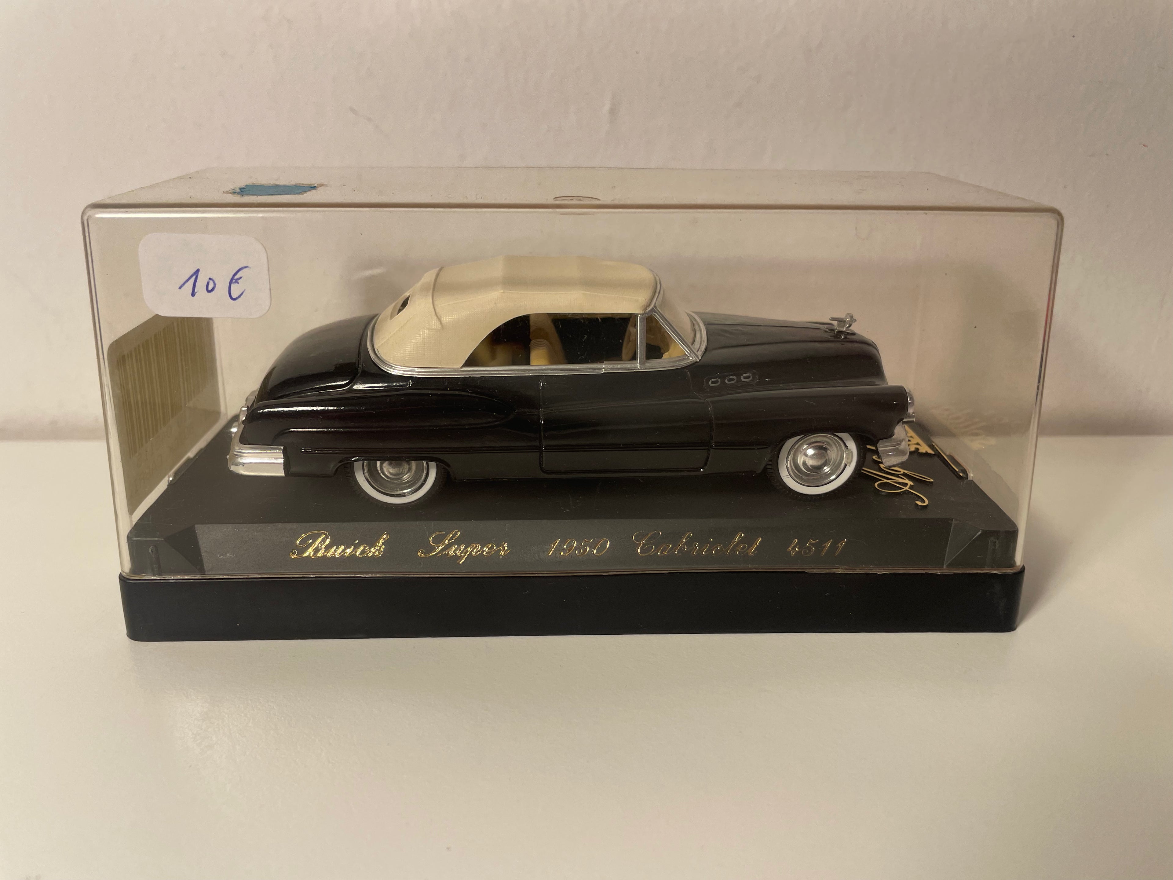 Buick Super kabriolet czarny z beżowym dachem z 1950 roku - Solido nr 4511 (samochód amerykański)