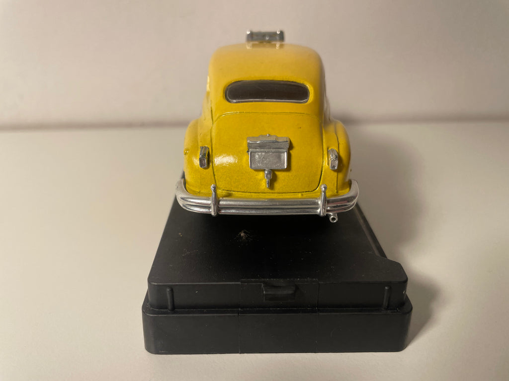 Chrysler Windsor jaune TAXI - Solido référence 4514 (voiture américaine)