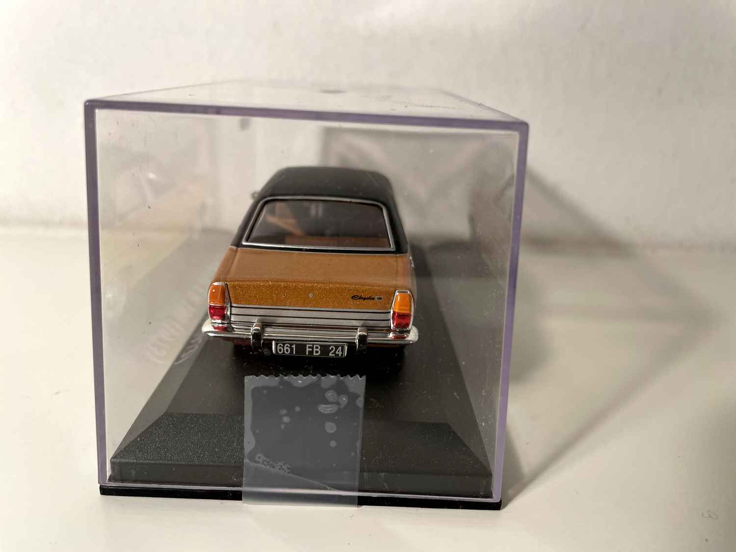 Chrysler 180 del 1973 marrone con tetto nero