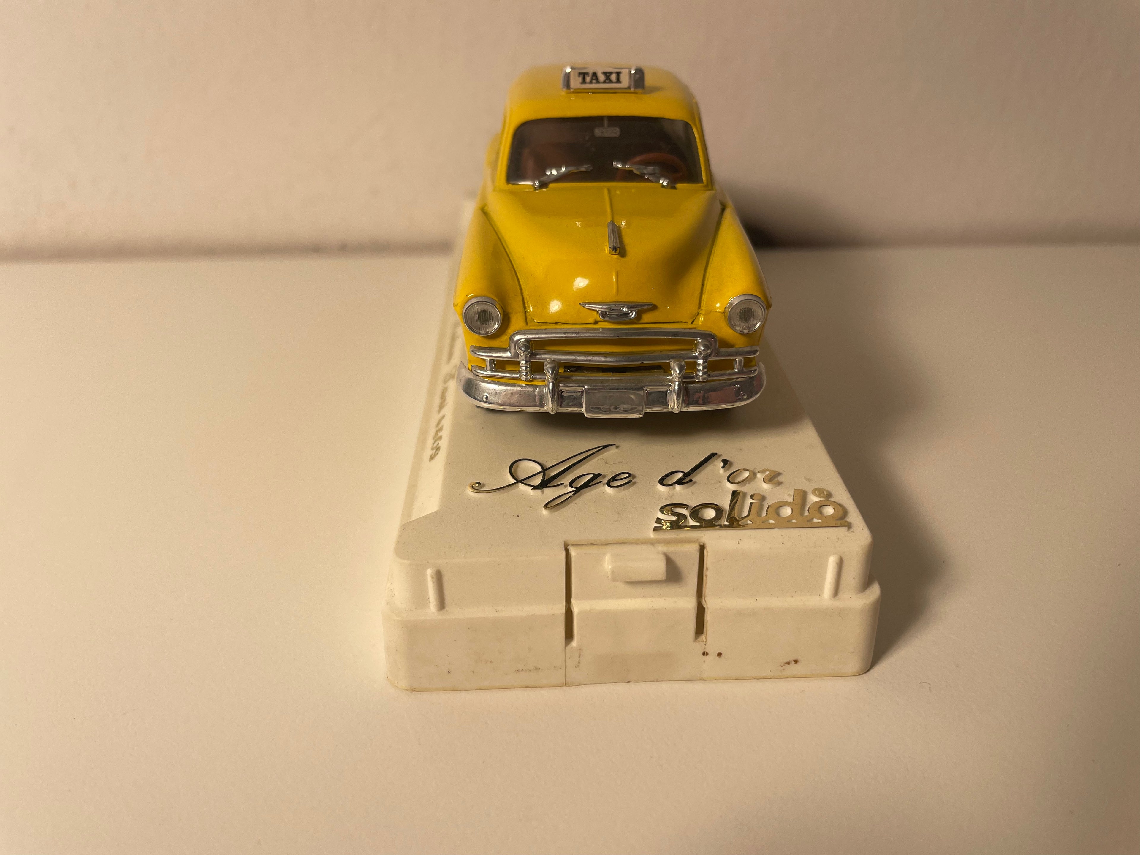 Chevrolet Sedan gialla del 1950 TAXI - Solido riferimento 4509 (auto americana)