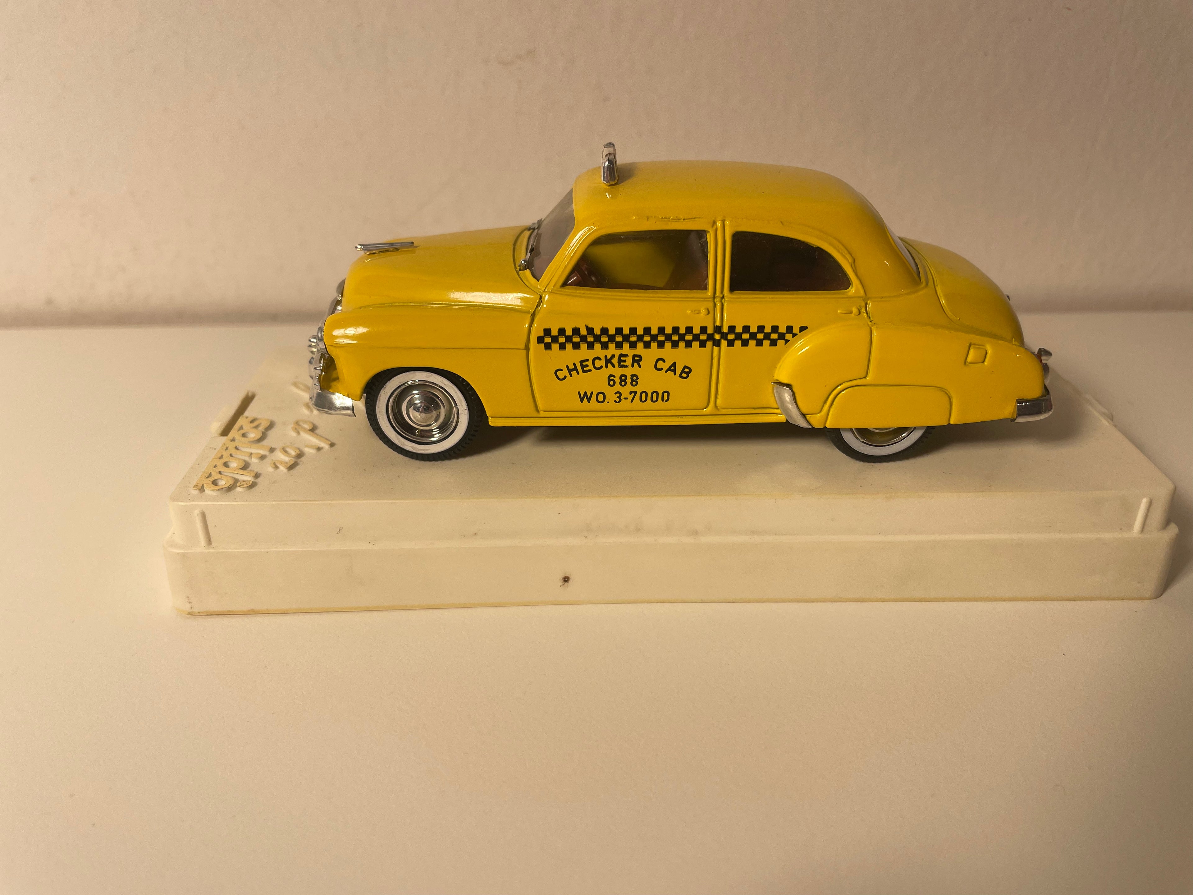 Chevrolet Sedan gialla del 1950 TAXI - Solido riferimento 4509 (auto americana)