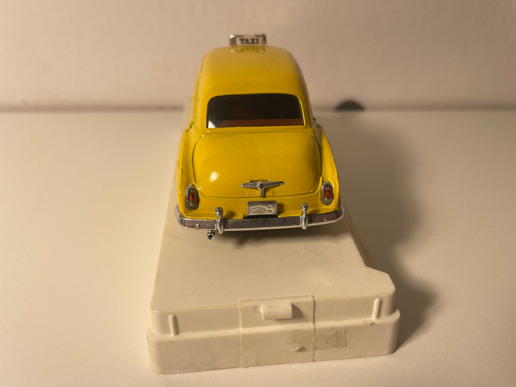 Chevrolet Sedan giel aus 1950 TAXI - Solido Referenz 4509 (amerikanescht Auto)