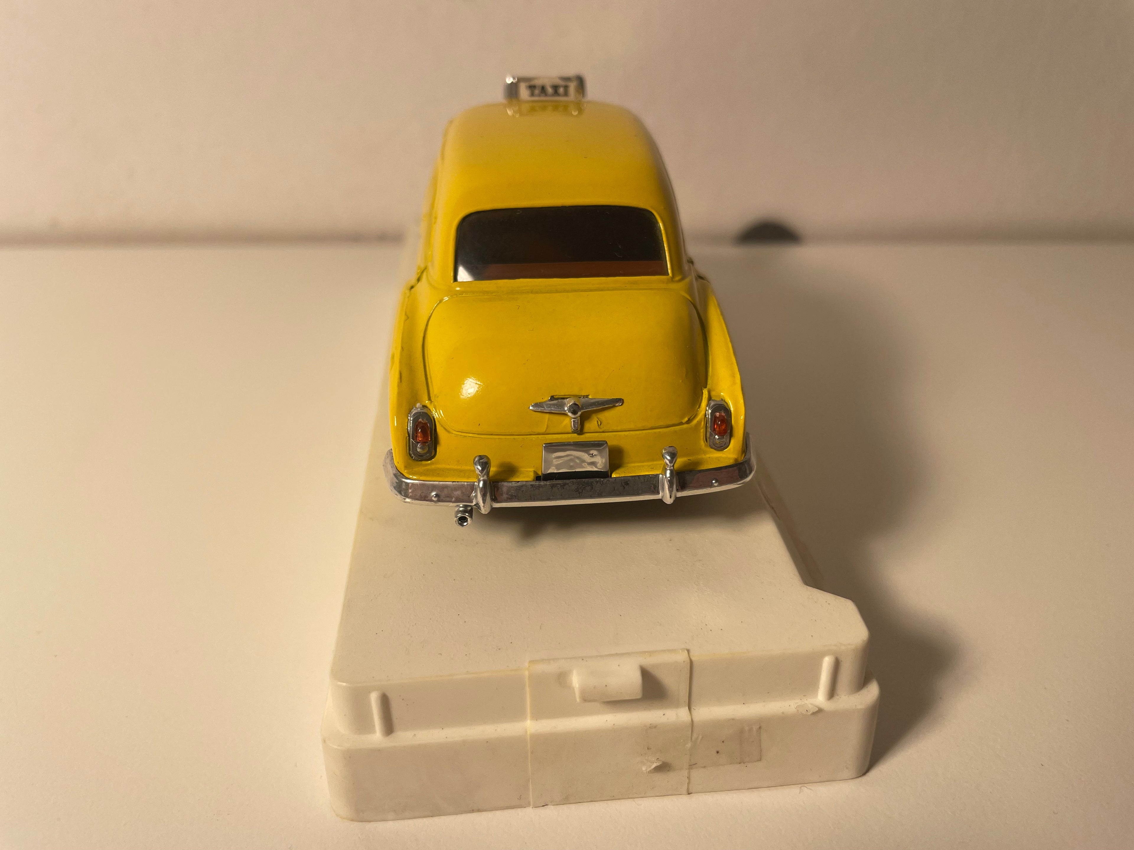 Chevrolet Sedan gialla del 1950 TAXI - Solido riferimento 4509 (auto americana)