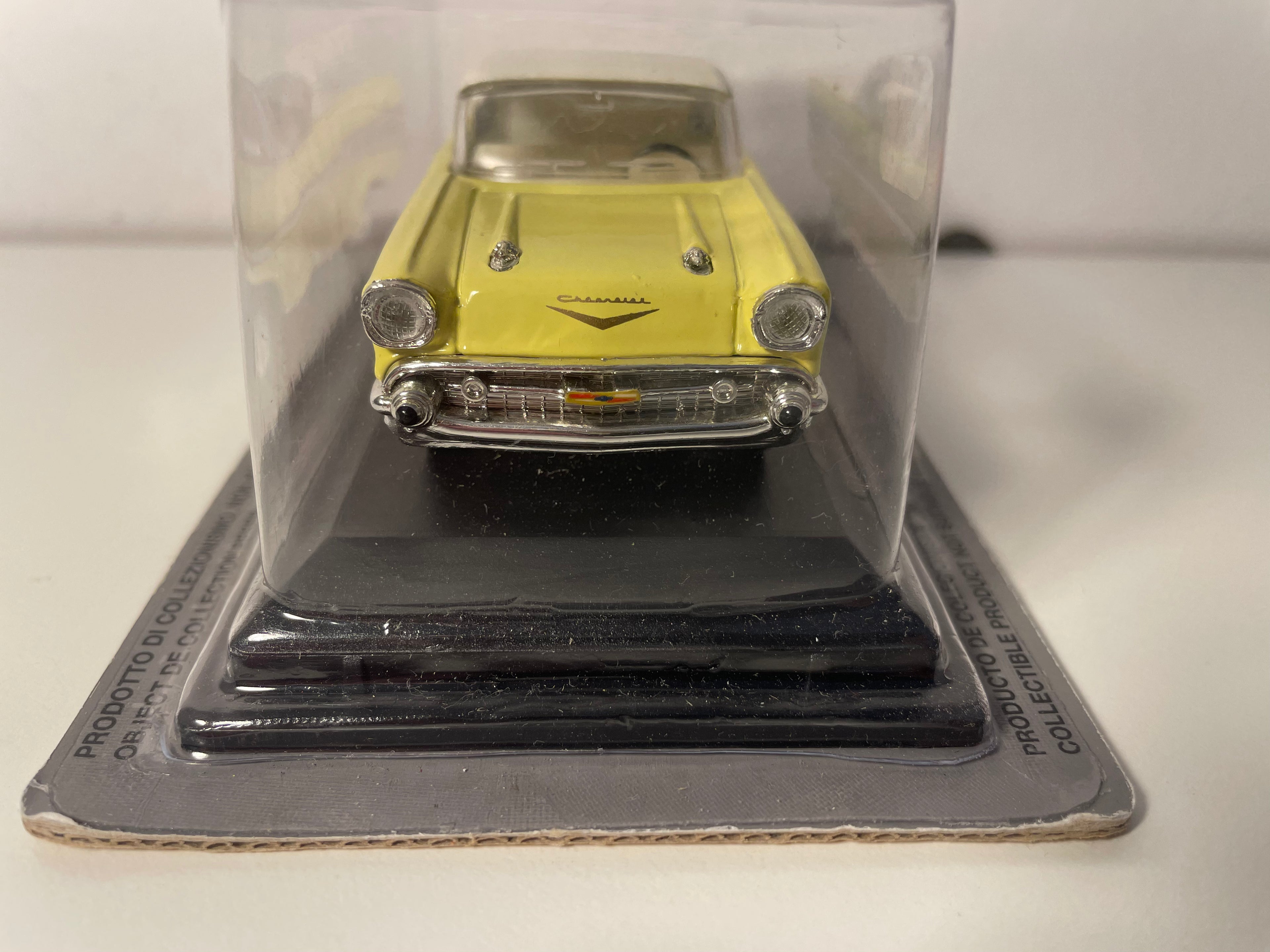 Żółty Chevrolet Bel Air z 1957 roku (samochód amerykański)