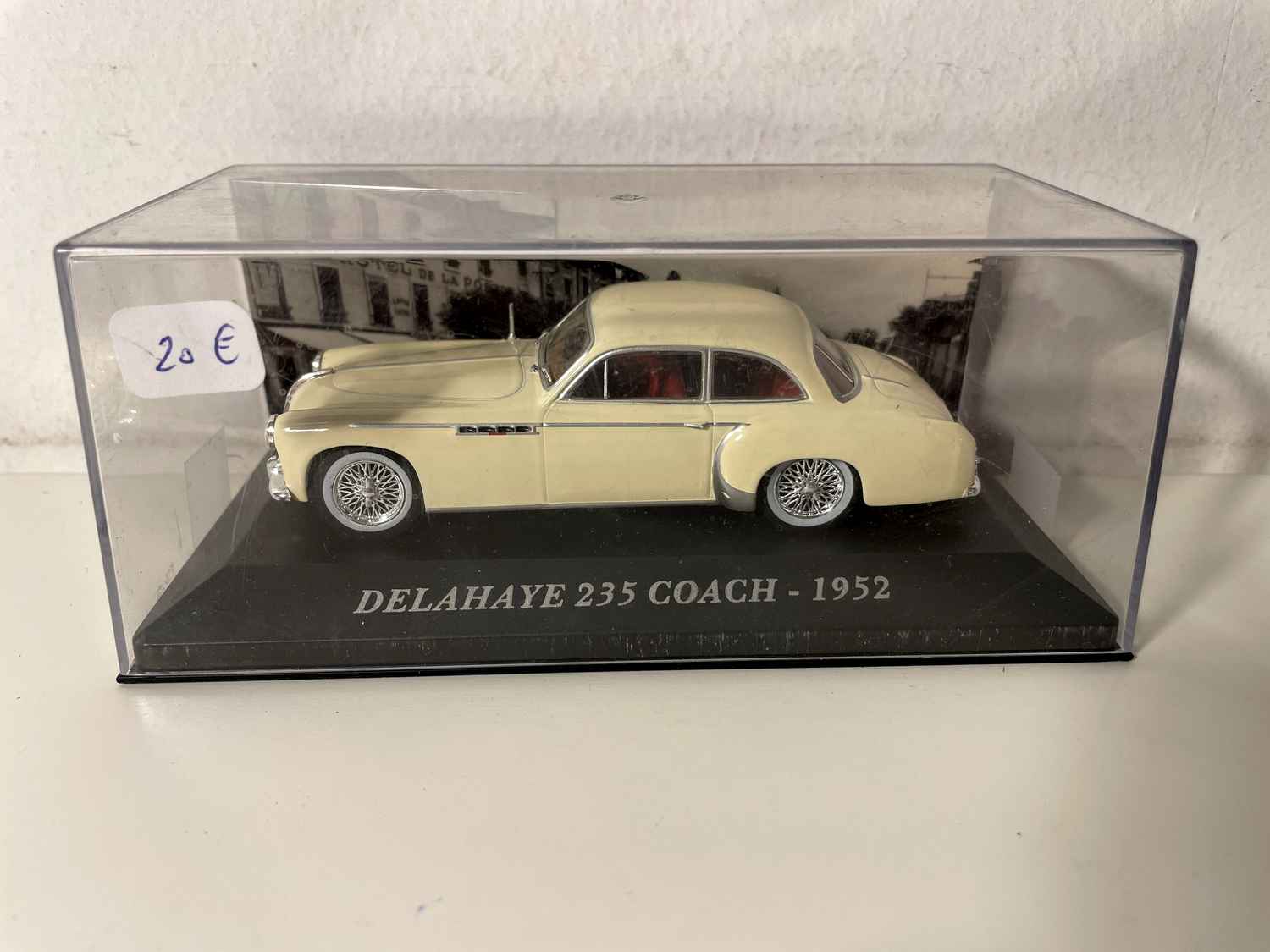 Delahaye 235 Kutsch beige/crème vun 1952