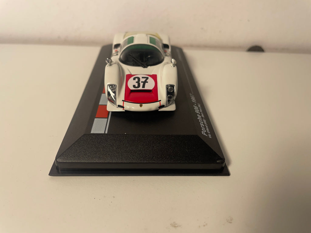 Porsche 906 Weiß und Rot Nummer 37 - 24 Stunden von Le Mans 1967