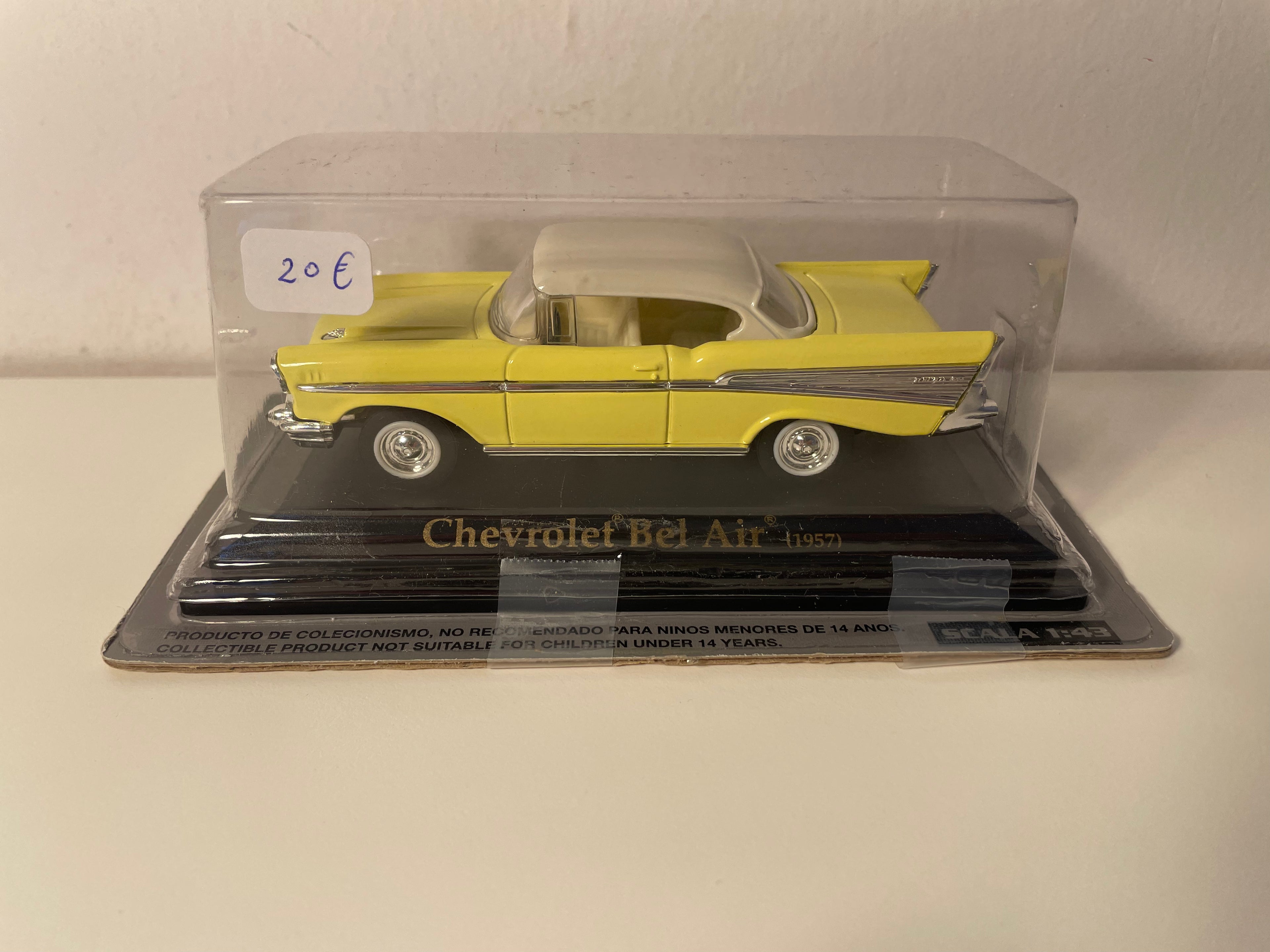 Żółty Chevrolet Bel Air z 1957 roku (samochód amerykański)