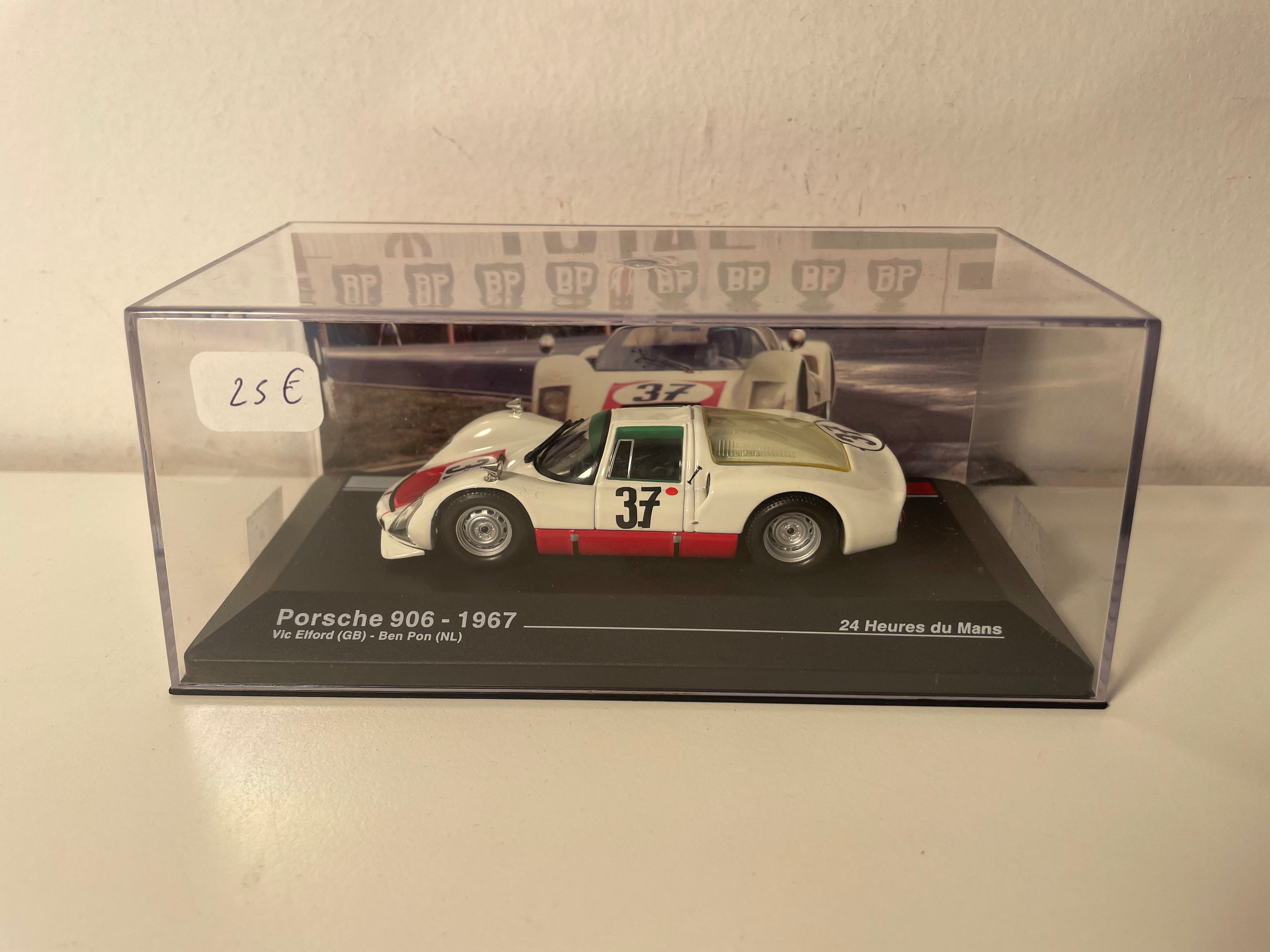 Porsche 906 Weiß und Rot Nummer 37 - 24 Stunden von Le Mans 1967