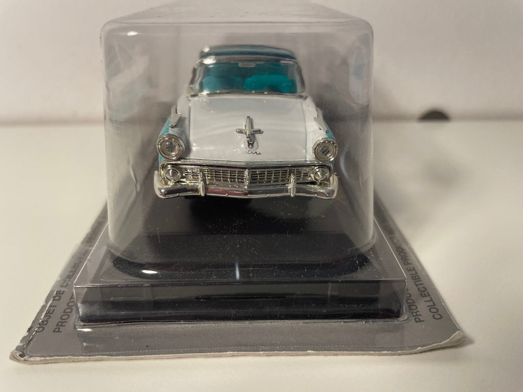 Ford Crown Victoria blanca y azul de 1955 (coche estadounidense)