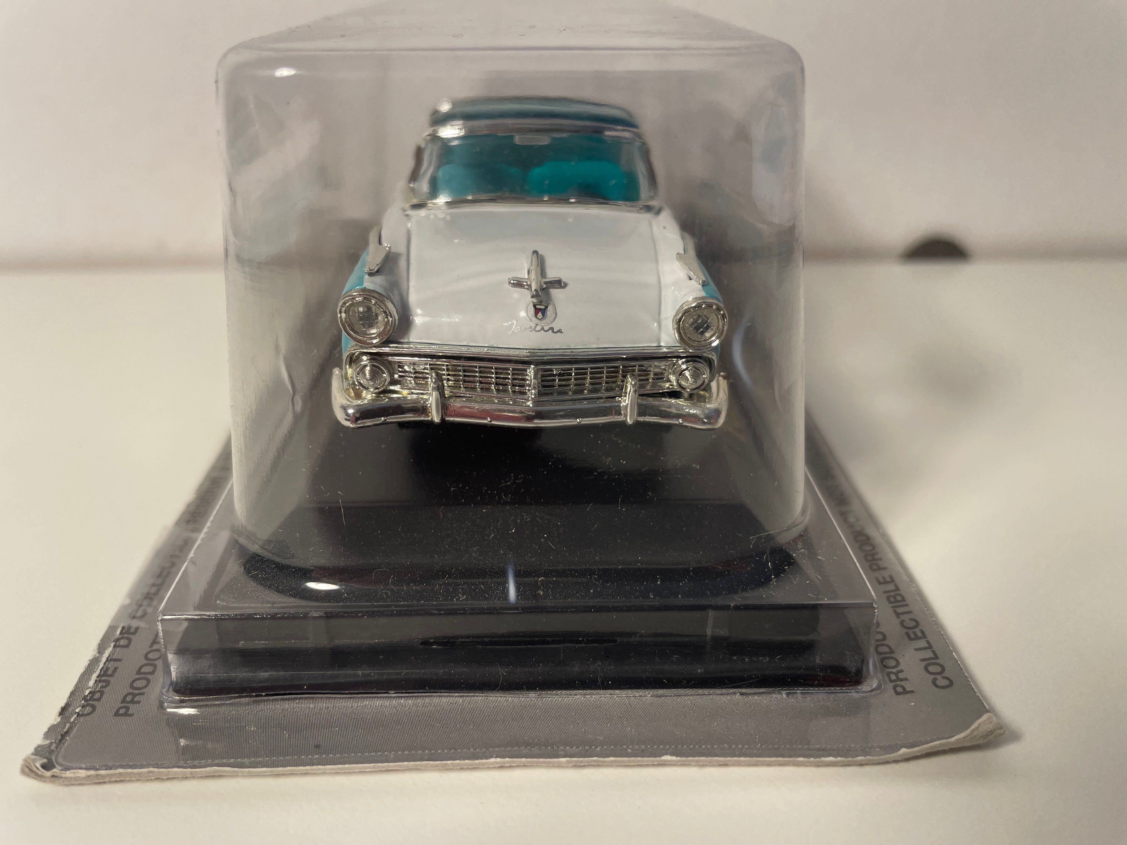 1955 White and Blue Ford Crown Victoria (American Car)