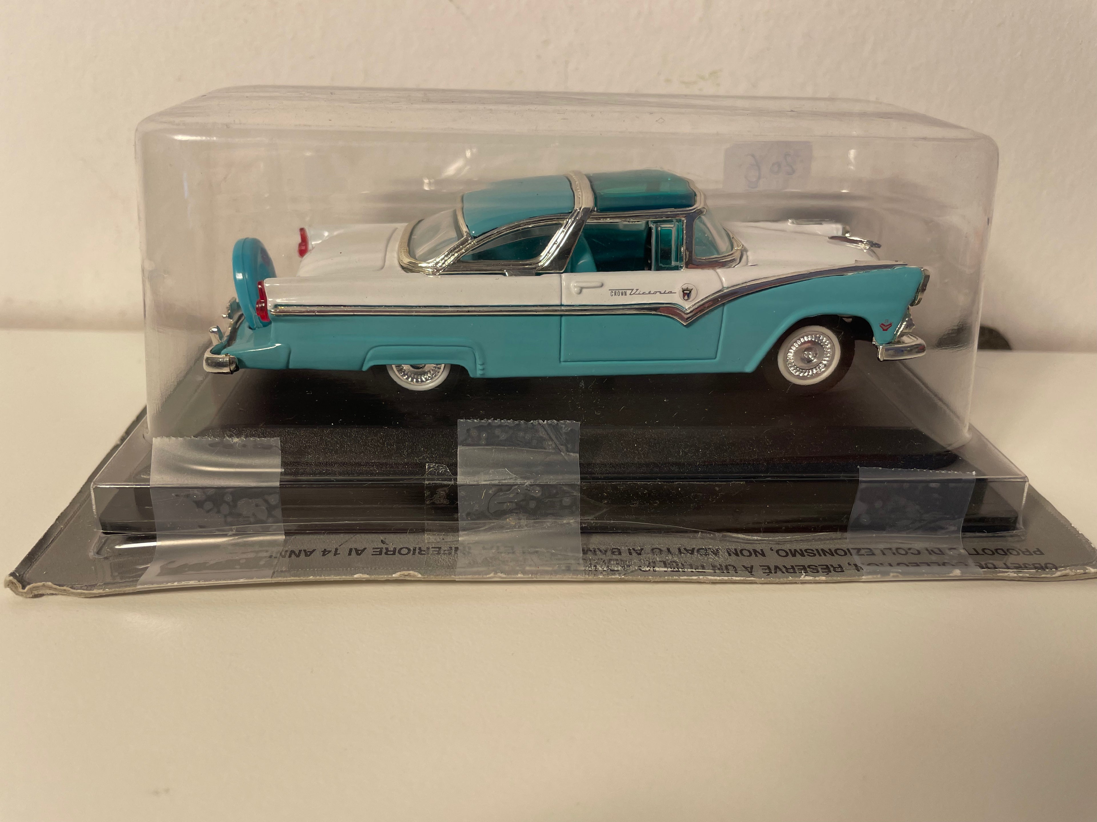 1955 White and Blue Ford Crown Victoria (American Car)