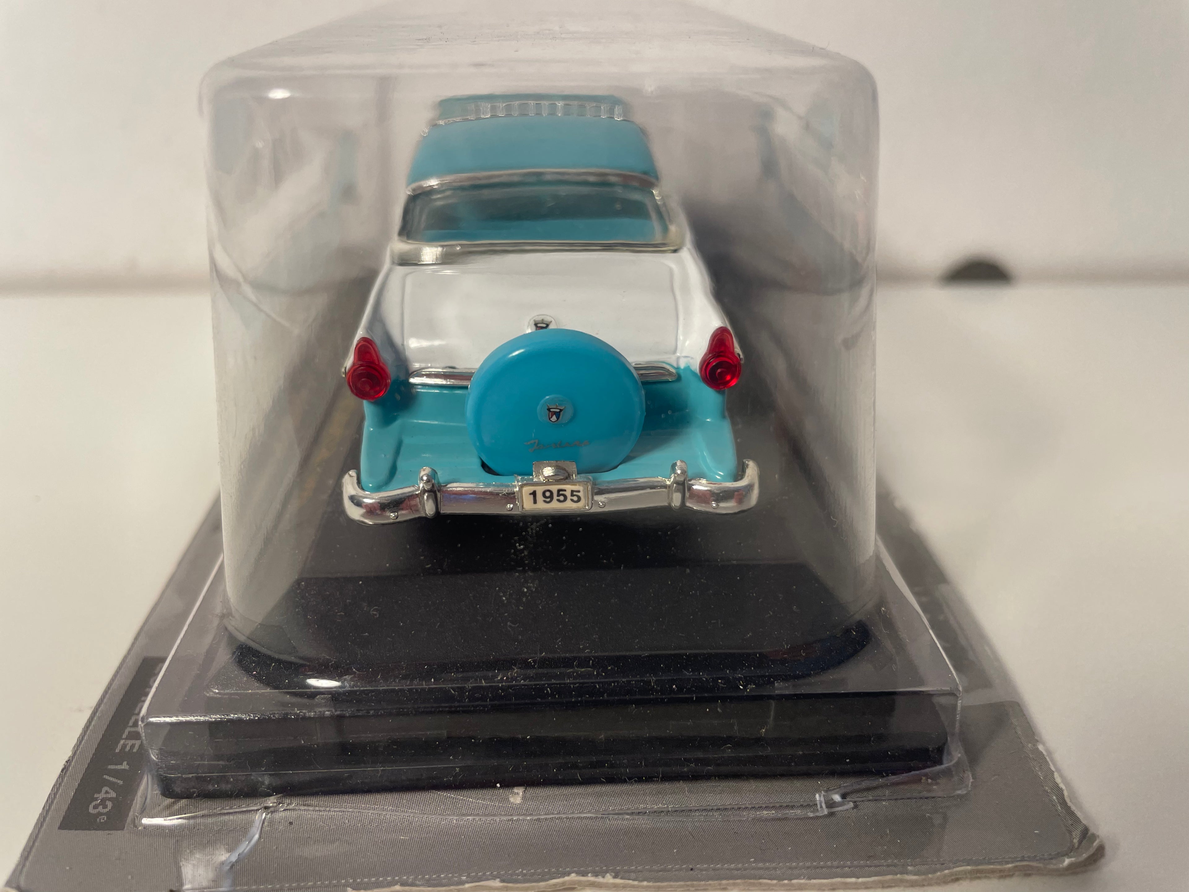 1955 White and Blue Ford Crown Victoria (American Car)