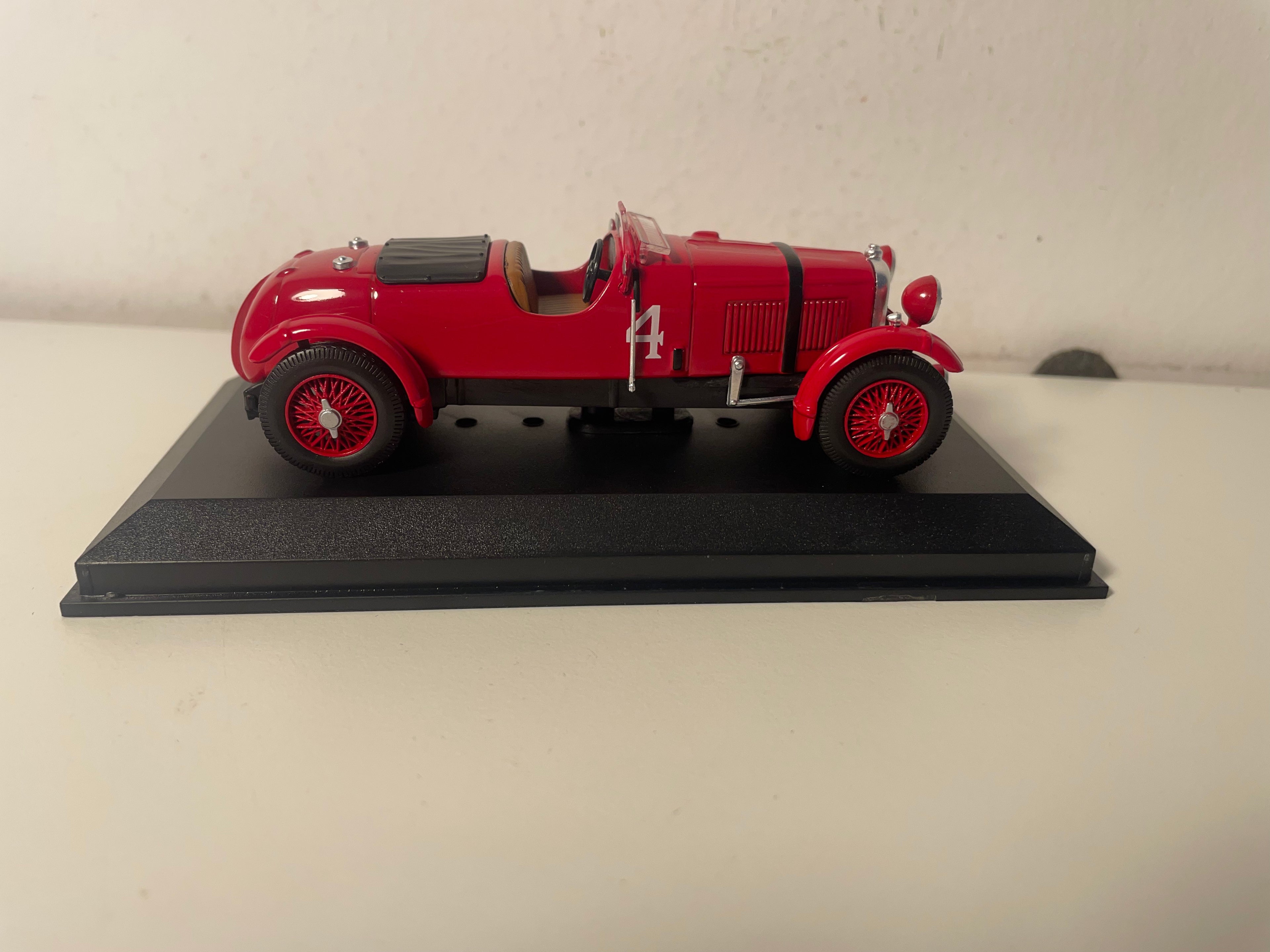 Lagonda Rapide rojo número 4 (24 Horas de Le Mans de 1935)