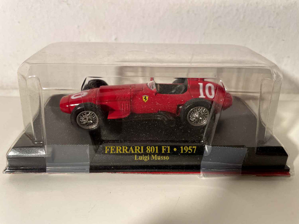 Ferrari 801 F1 rouge numéro 10 de 1957 - Formule 1 - Luigi Musso (blister)