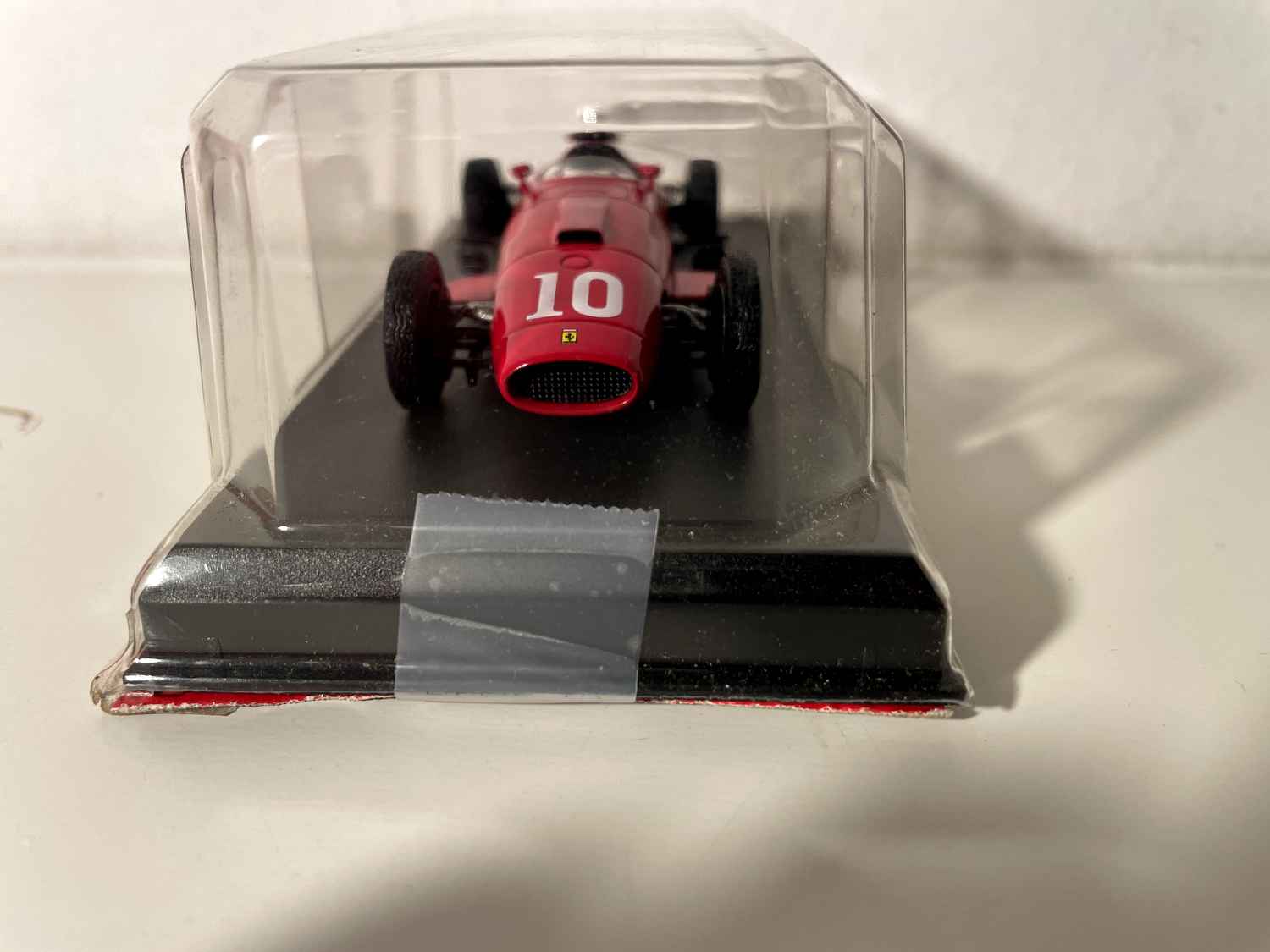 Ferrari 801 F1 rouge numéro 10 de 1957 - Formule 1 - Luigi Musso (blister)