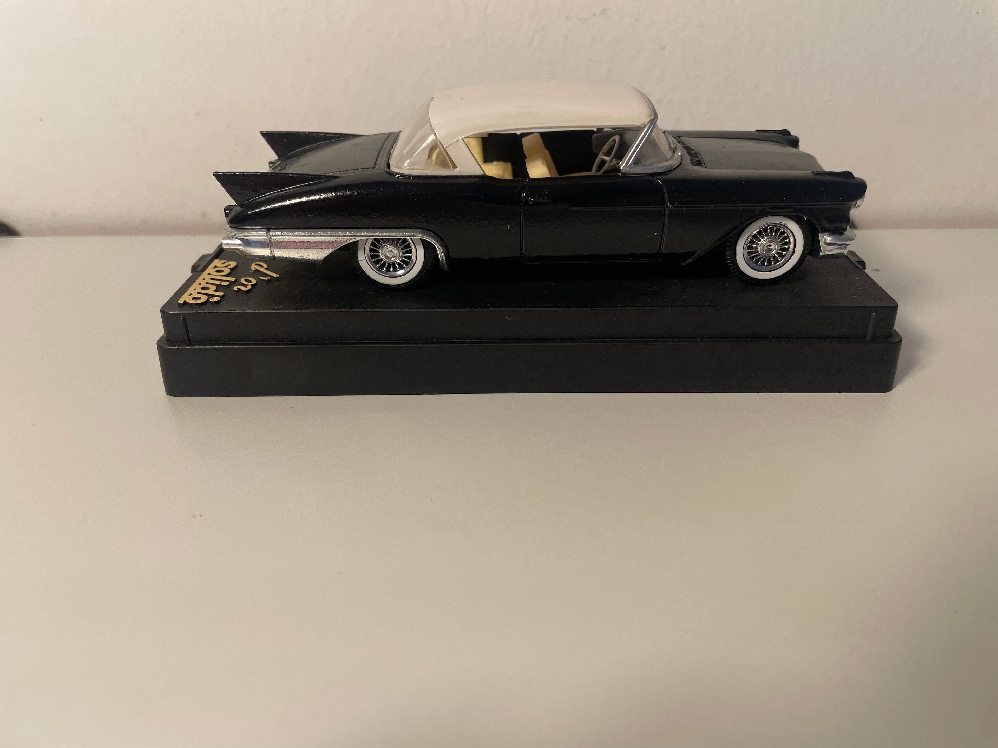 Cadillac Eldorado Séville czarna z białym dachem - Solido numer 4520 (amerykański samochód)