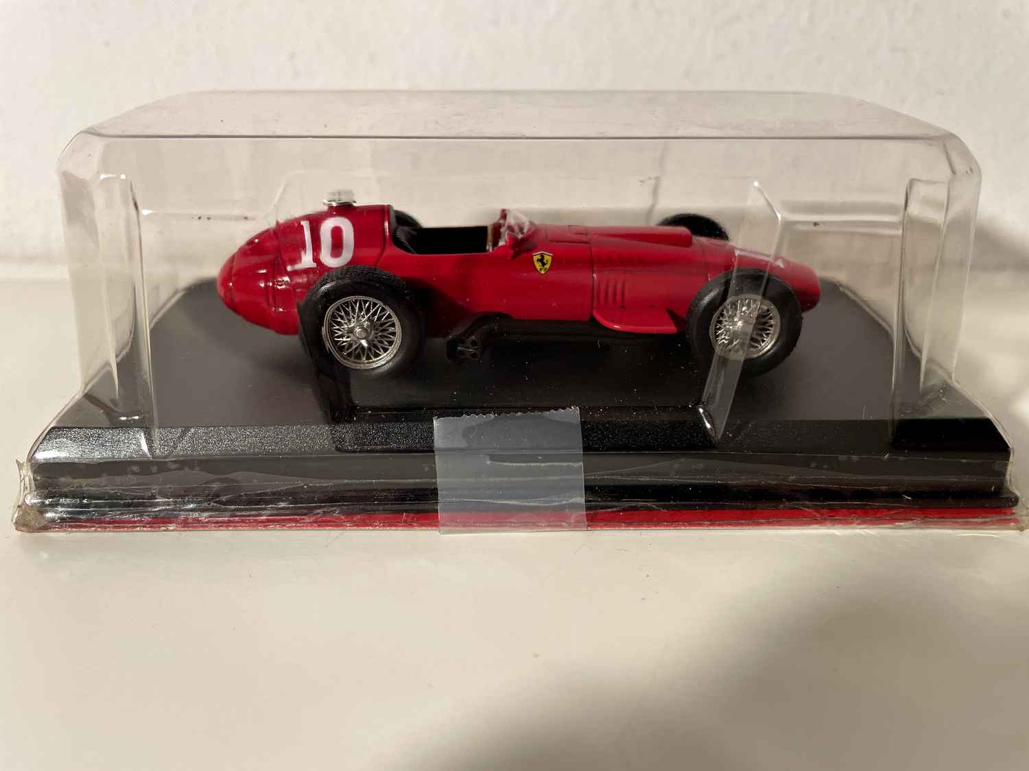 Ferrari 801 F1 rouge numéro 10 de 1957 - Formule 1 - Luigi Musso (blister)