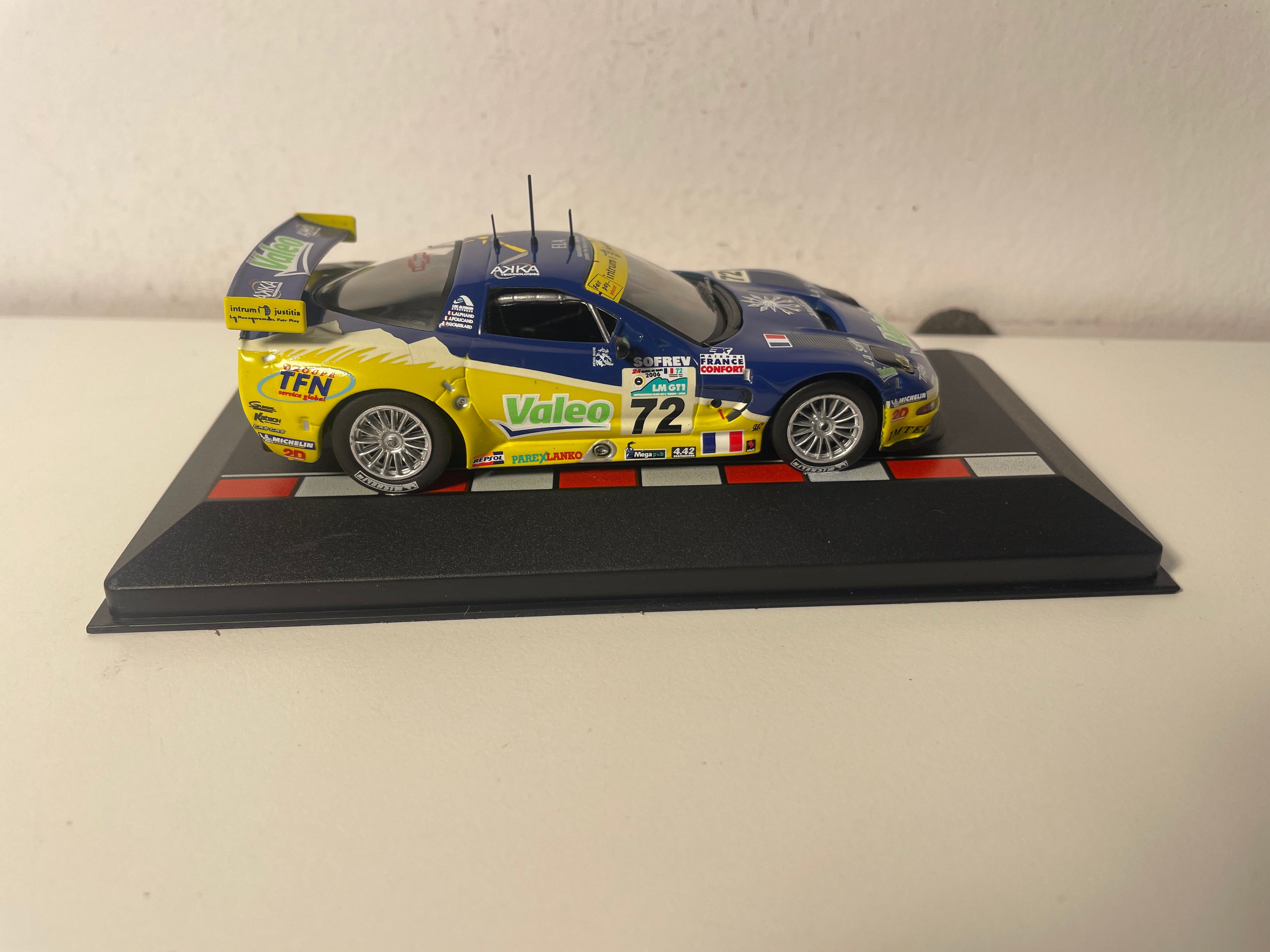 Chevrolet Corvette C5R azul y amarillo número 72 (24 Horas de Le Mans 2006)