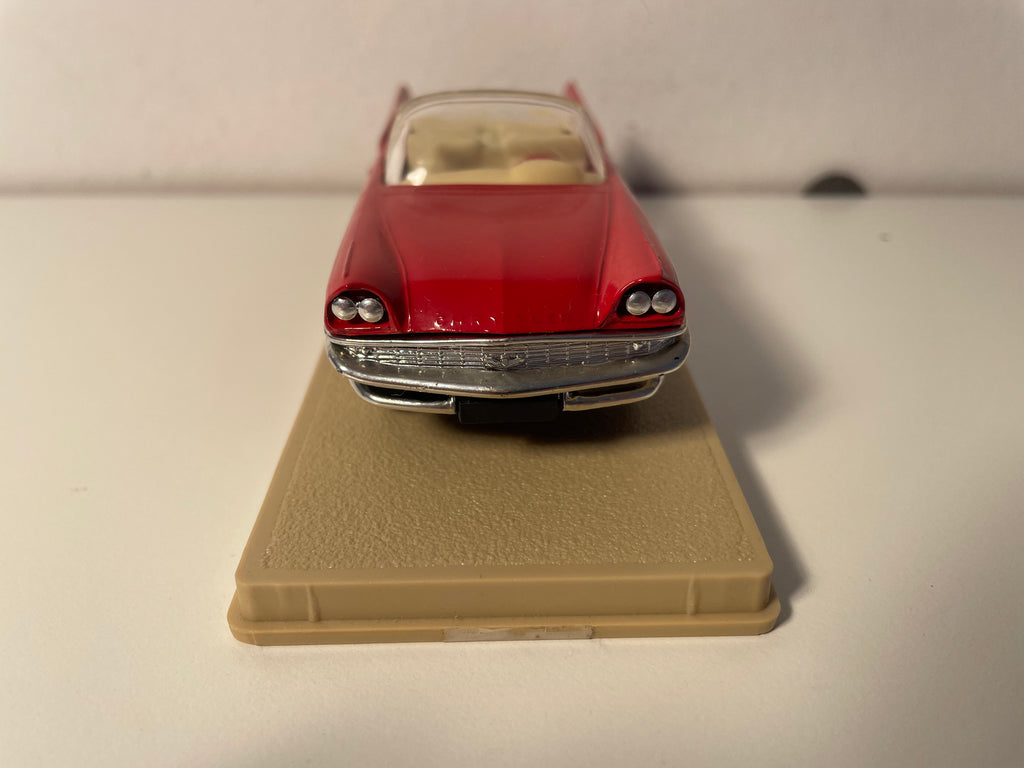 Chrysler New-Yorker rouge - Eligor (voiture américaine)