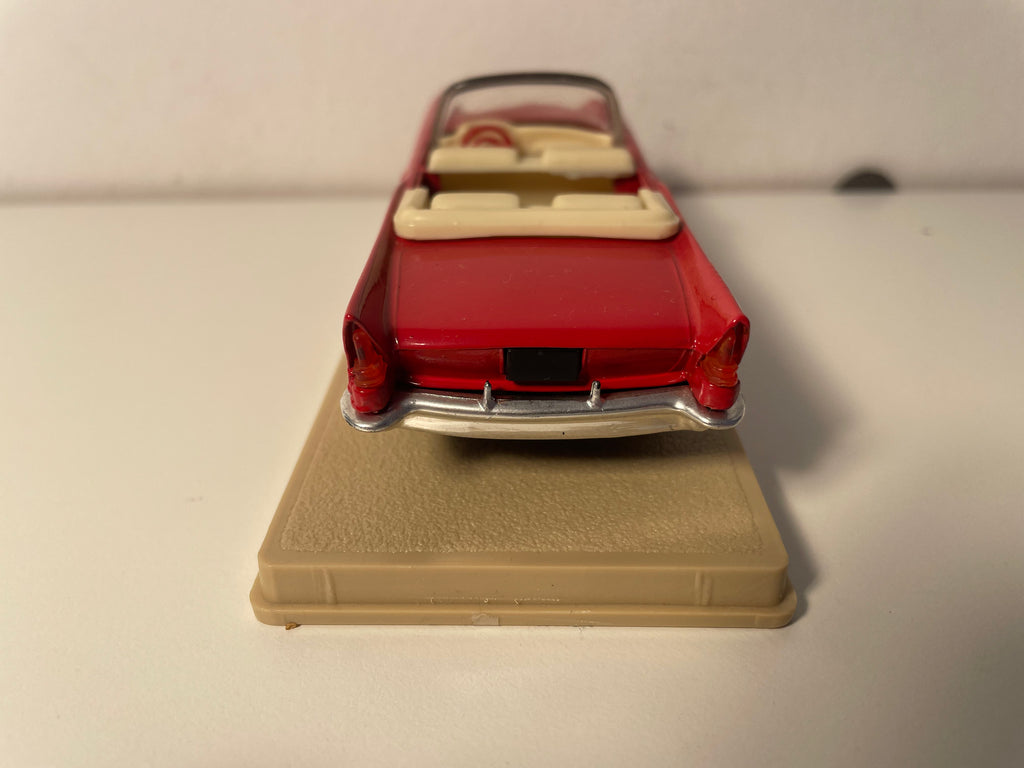 Chrysler New-Yorker rouge - Eligor (voiture américaine)