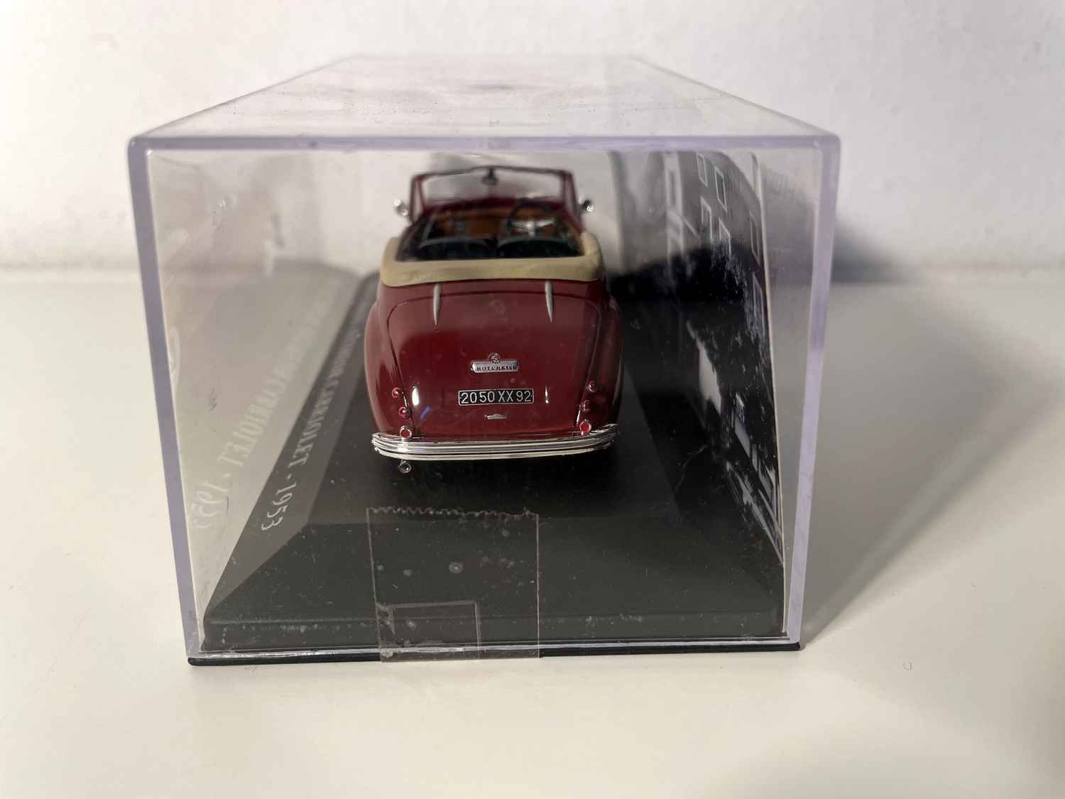 Hotchkiss Anthéor Cabriolet a bordeauxrout Faarf vun 1953