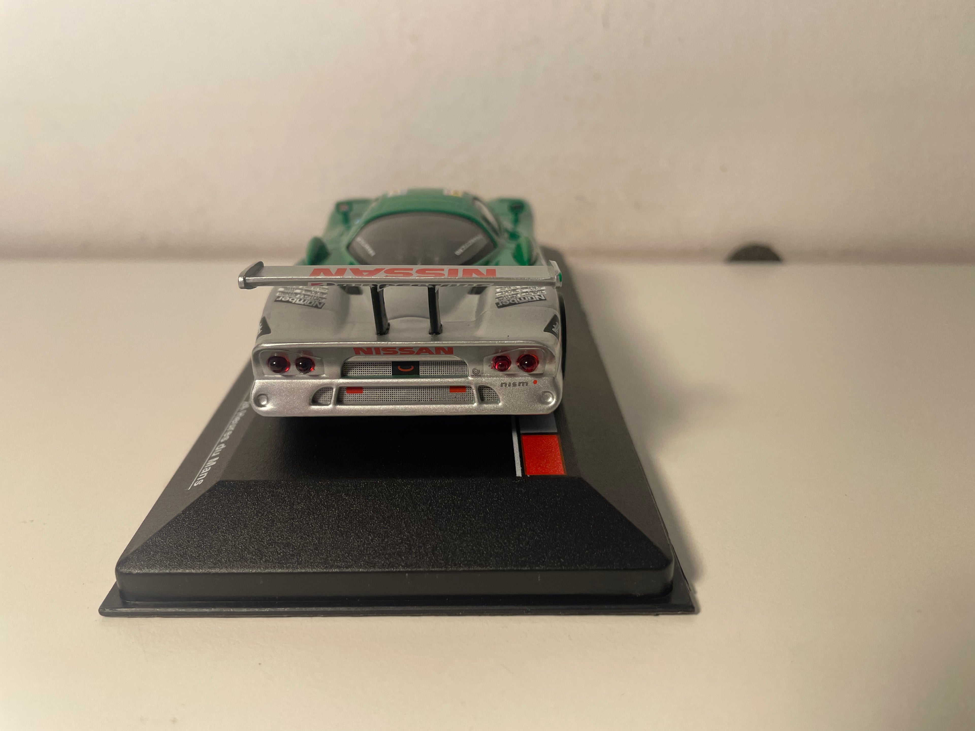 Nissan R390 GTI verde y gris número 33 (24 Horas de Le Mans de 1998)