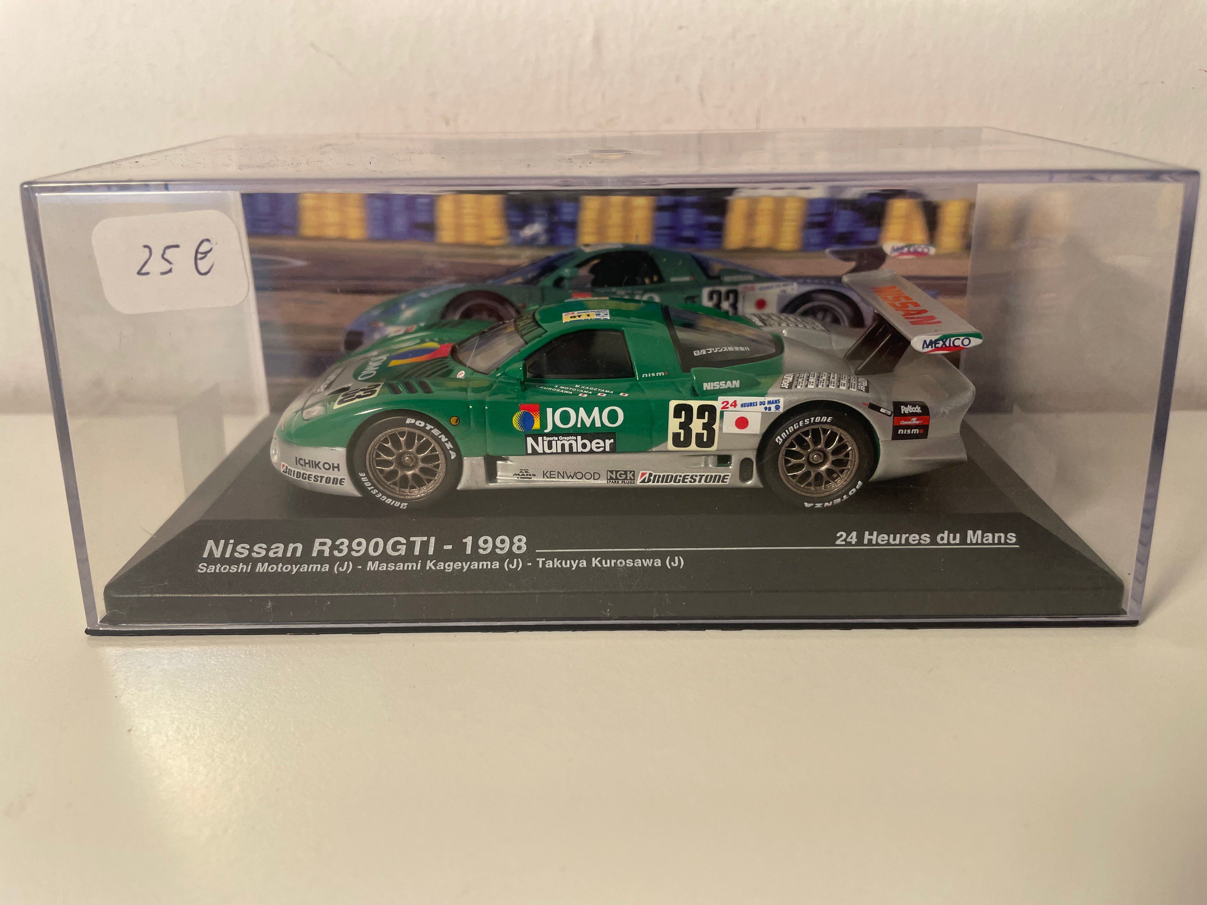 Nissan R390 GTI verde y gris número 33 (24 Horas de Le Mans de 1998)