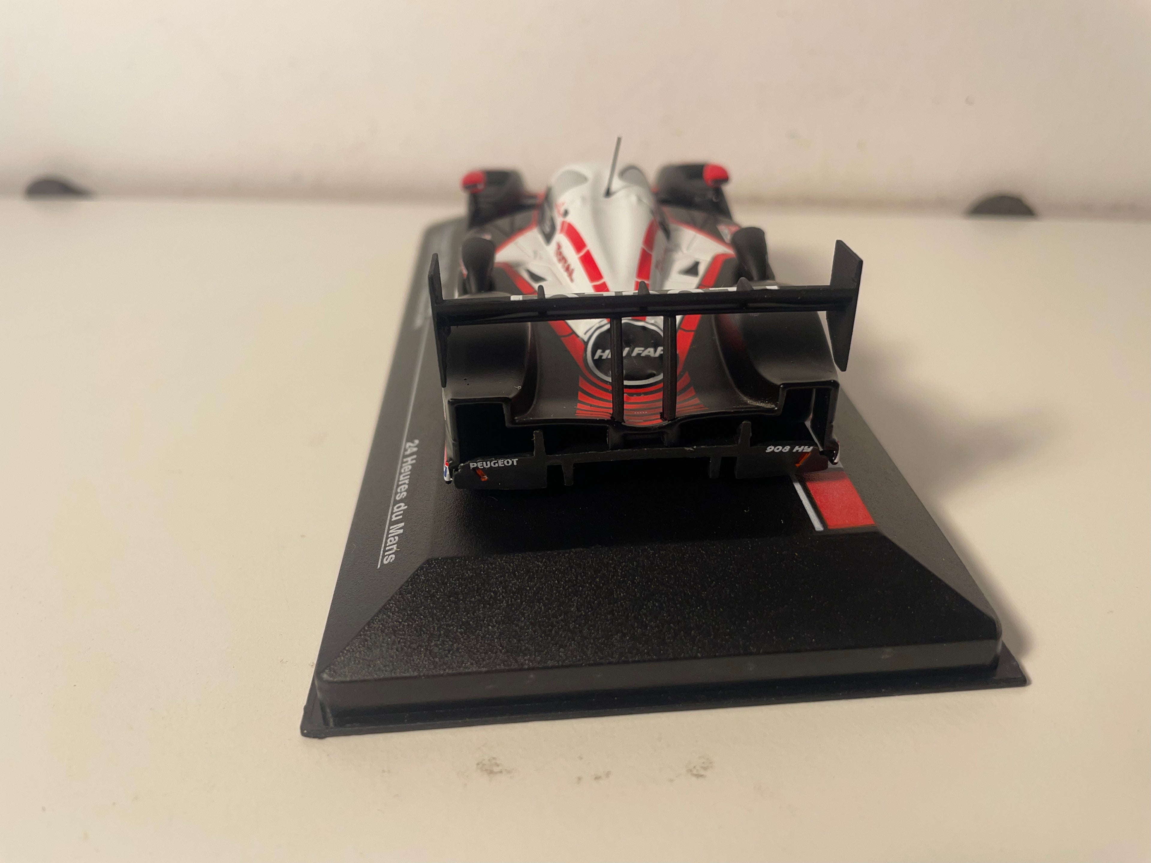 Peugeot 908 DDI schwarz, weiß und rot Nummer 7 - 24 Stunden von Le Mans 2008
