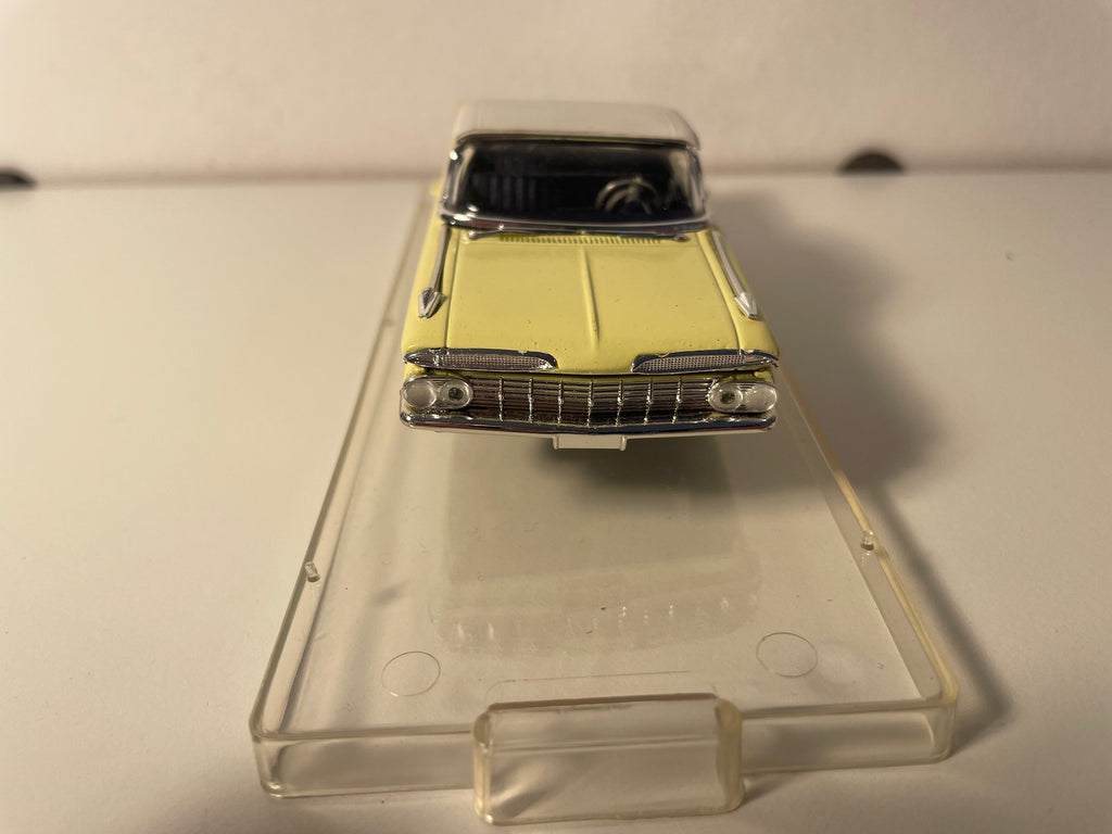 Chevrolet Impala 1959 am giel - VITESSE (amerikanescht Auto)