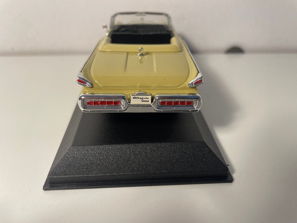 Mercury Turnpike Cruiser gielmé Mustard aus 1957 (amerikanescht Auto)