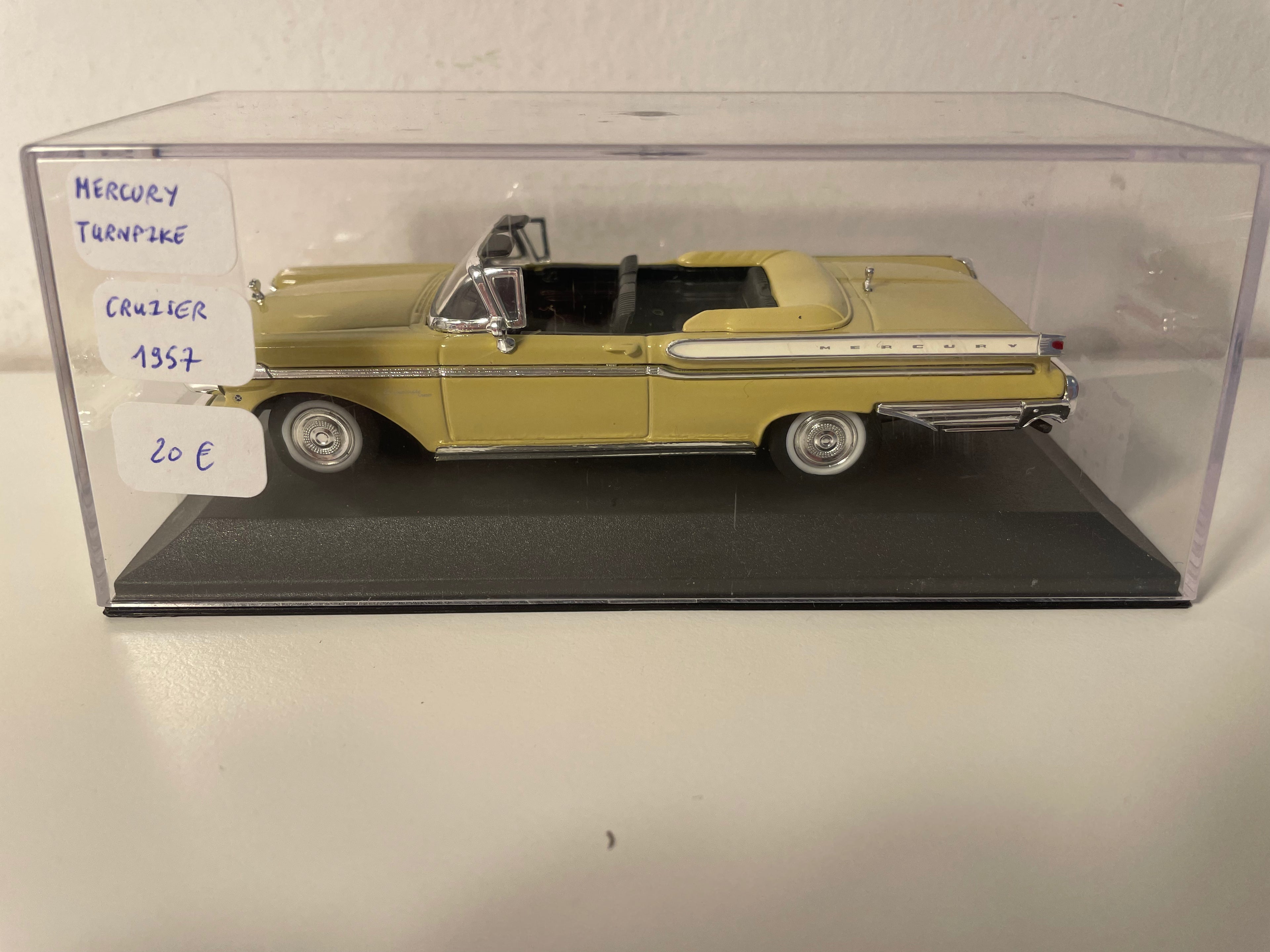 Mercury Turnpike Cruiser gielmé Mustard aus 1957 (amerikanescht Auto)