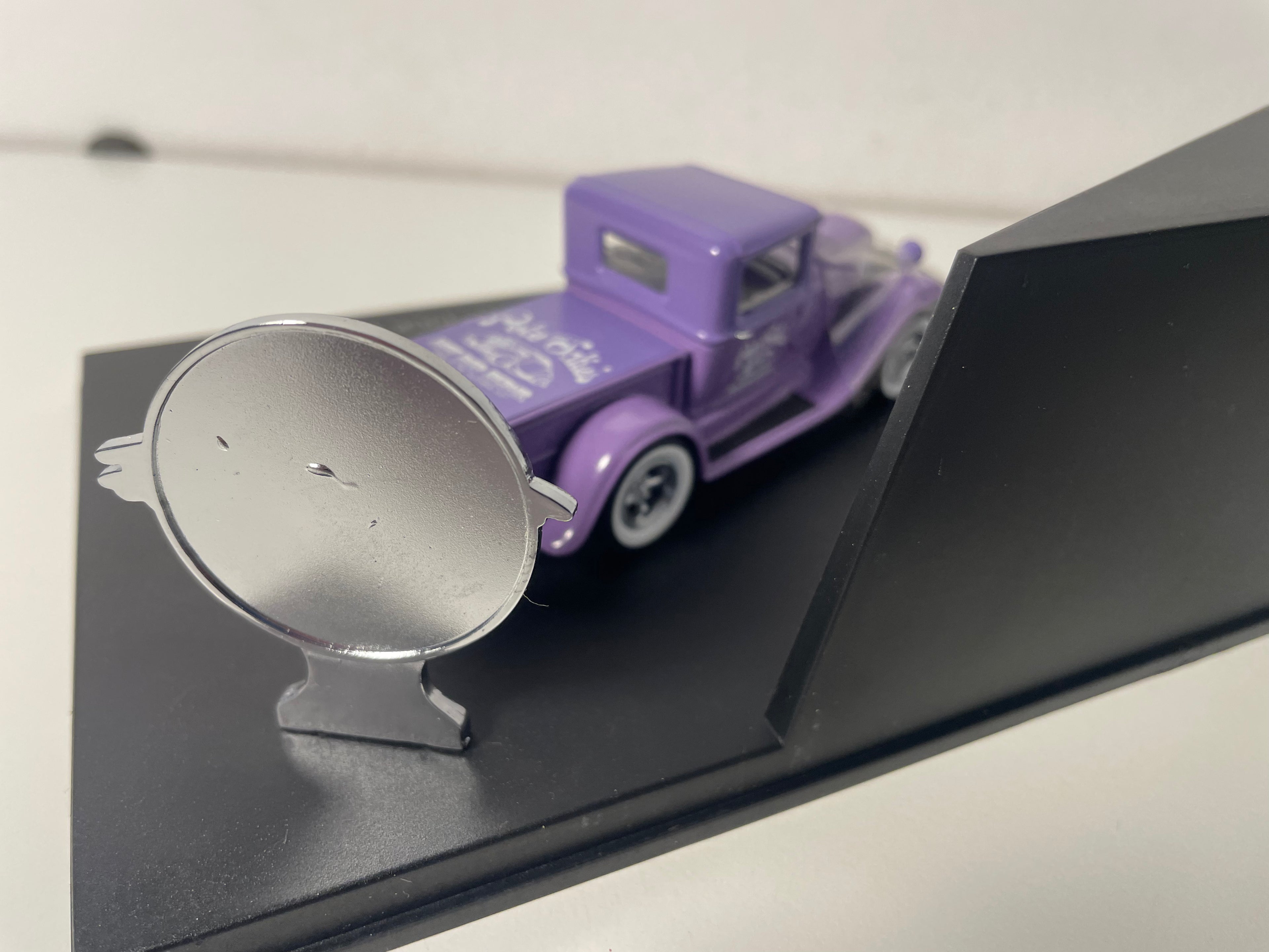 Purple Ford Pick-up (32 Ford Street Rod) - Eagle Collectibles by Universal Hobbies (American Car)