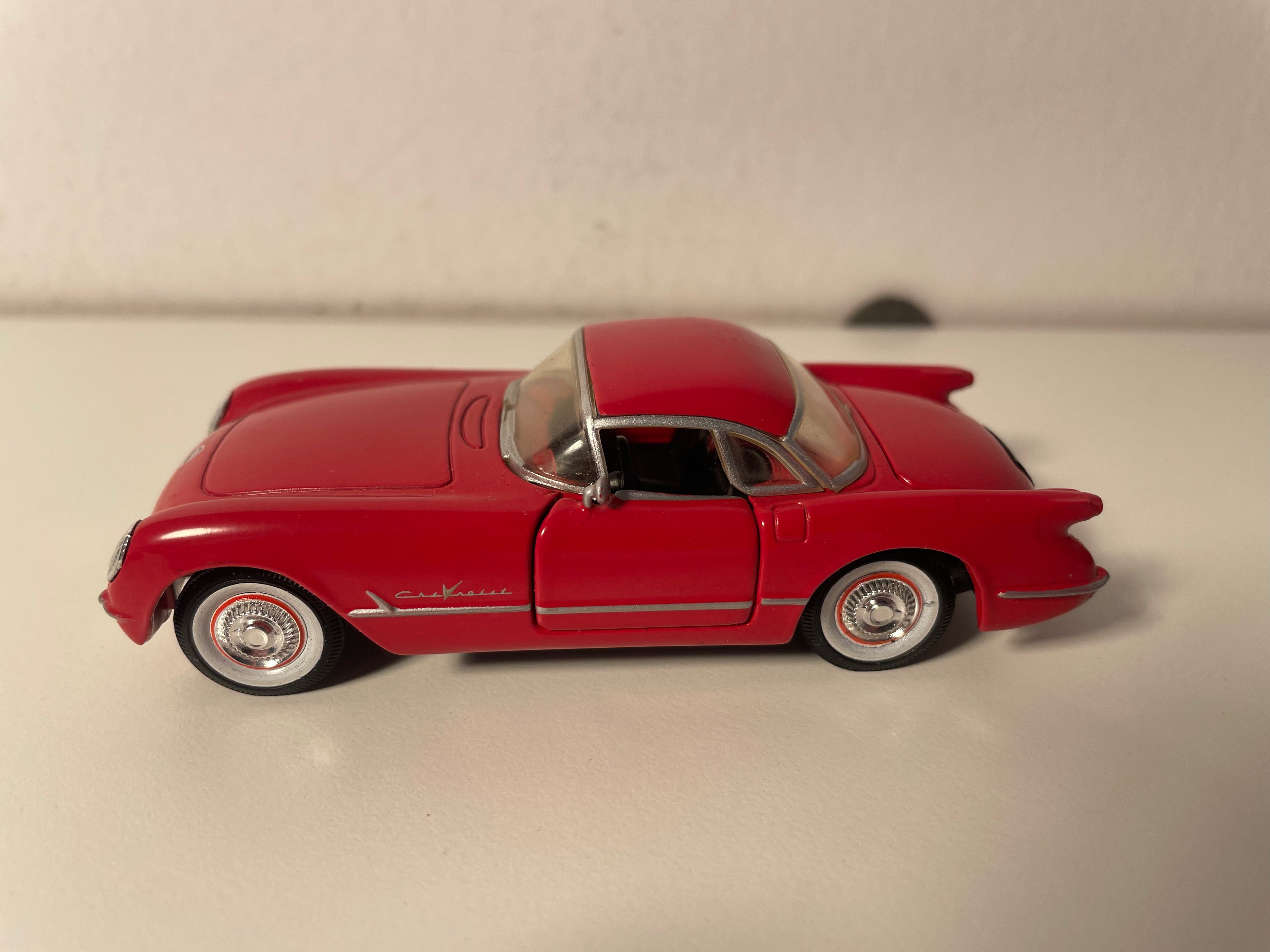 Chevrolet Corvette cabriolet rossa del 1957 (auto americano)