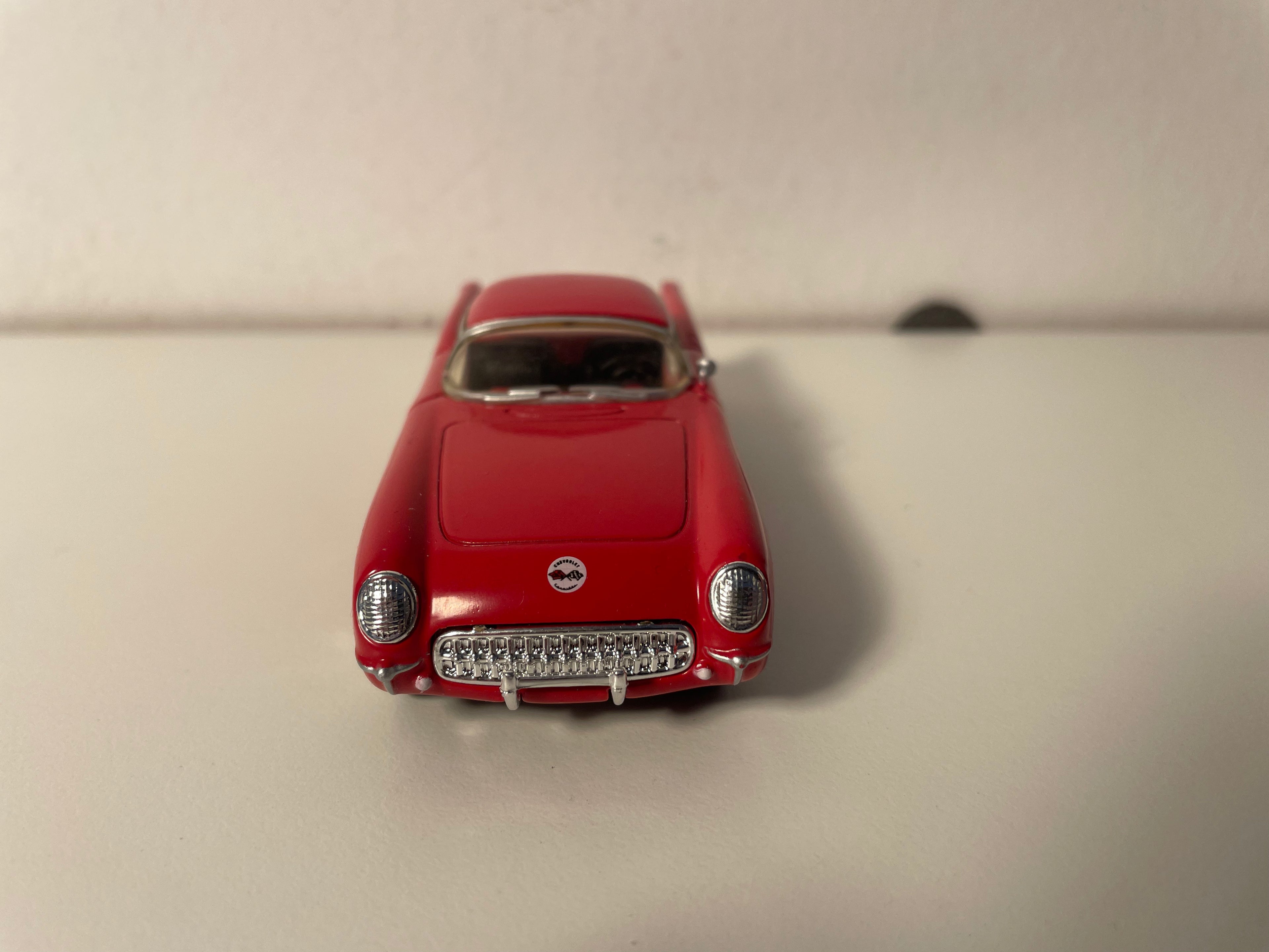 Chevrolet Corvette cabriolet rossa del 1957 (auto americano)